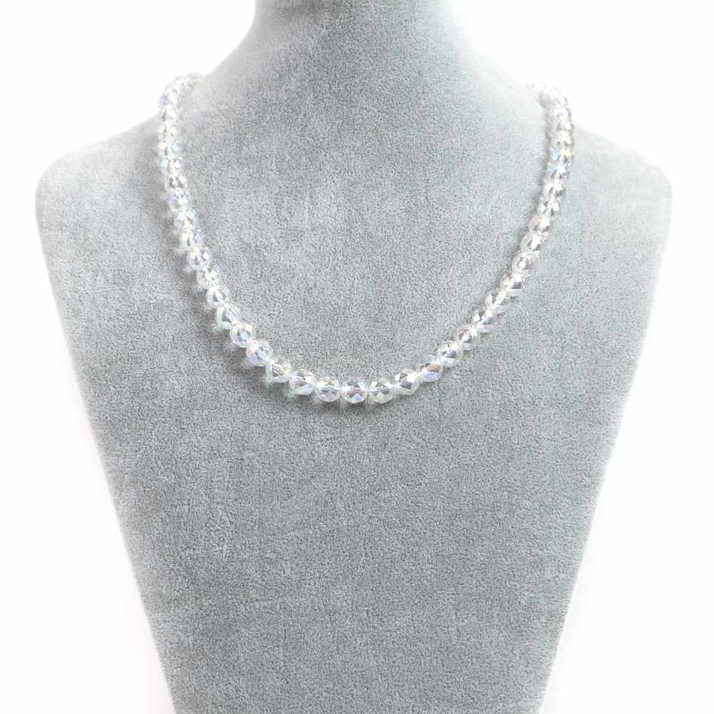 【ビーズサイズ】8mm 【形】カット 【全長】約45・50・55cm（ビーズ部分の長さ） ※ビーズサイズは0.5mm前後の誤差がある場合がございます 【マグネットサイズ】8mm ※カニカンへ変更ご希望の場合はセレクトボックスより「カニカンに変更する」をお選びください カニカンの色はマグネットカラーで選択されたものでご指定いただけます カニカンのサイズは約12mmのものとなります 【商品説明】 シンプルな天然石ビーズネックレスになります 長さは（約）45、50、55cmの3サイズよりお選びいただけます 留め具はステンレス製のマグネットタイプを使用しておりますので脱着がとても簡単です シルバーとゴールドの2色からお選びいただけます オーラクリスタルは水晶に貴金属を蒸着して作られます アクアオーラ、レインボーオーラ、エンジェルオーラ、アクアオーラホワイトとも呼ばれています 真空内において水晶を熱し、その後高温でイオン化した金属の蒸気が添加されます それによってレインボーカラーの光沢をまとい、アクセサリークリスタルとしてさらに幅広いものとなりました カラーバリエーションは工程の中で使用する貴金属によっても、さまざまでクリア、ブルー、ゴールド、シルバーなどがあります 本品は水晶の透明度をそのまま生かしたクリア系のオーラクリスタルになります ※商品ページ画像最後の2枚は当店取り扱いのビーズとなります ご注文後当店作成担当スタッフがビーズよりネックレス加工させていただきます （不良品以外の返品交換はお受けできませんので予めご了承の程お願いいたします） 【パワーストーン】 世界のヒーラーからも愛されるオーラクリスタルはクリスタルと金属との融合によりパワフルなエネルギーを放つといわれております 虹色に優しく輝くオーロラクリスタルは人の持つオーラを綺麗にするといわれています 【配送につきまして】 ●メール便：送料250円（お買い物合計金額3,000円以上で1通分送料無料） ・ヤマト運輸ネコポスでのお届けとなります ・宅配便同様のお届け日数（翌日〜3日程度での配達）＊一部地域を除く ・ご自宅のポストへのお届けとなります（ご登録のお名前がポストへ記載があることをご確認お願い致します） ・大きさ（上限A4サイズ）：縦31.2cm、横22.8cm、厚さ2.5cm、重さ1kg以内 ※後払い（商品到着後コンビニなどでのお支払い）はご利用頂けます ※代引き決済はできません ※配送日時指定不可 ※発送後の住所変更はできませんので予めご注意ください ※商品紛失などの補償は基本的にございません ●宅配便：送料は配達地域によって異なります（お買い物合計金額3,980円以上で送料無料） ・佐川急便でのお届けとなります ・ドライバーによる手渡しでのお届け ・代引き決済はドライバーへ代金のお支払が可能となります （代引き手数料330円） ・配送日時指定可能 ※初回お届けより1週間以上お受け取りになられない場合は持ち戻りとなり返送となります 返送による送料は運送会社の定価送料を実費ご負担いただくことになりますので 予めご注意くださいますようお願い申し上げます ※当店の判断で日本郵便（レターパック）で発送させていただく場合もございます 予めご了承のほどお願い申し上げます　