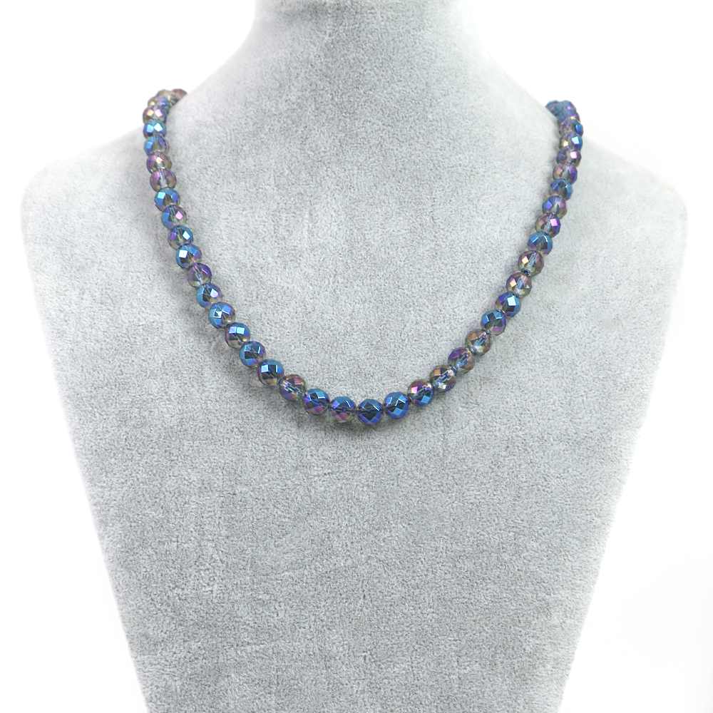 【ビーズサイズ】8mm 【形】カット 【全長】約45・50・55cm（ビーズ部分の長さ） ※ビーズサイズは0.5mm前後の誤差がある場合がございます 【マグネットサイズ】8mm ※カニカンへ変更ご希望の場合はセレクトボックスより「カニカンに変更する」をお選びください カニカンの色はマグネットカラーで選択されたものでご指定いただけます カニカンのサイズは約12mmのものとなります 【商品説明】 シンプルな天然石ビーズネックレスになります 長さは（約）45、50、55cmの3サイズよりお選びいただけます 留め具はステンレス製のマグネットタイプを使用しておりますので脱着がとても簡単です シルバーとゴールドの2色からお選びいただけます オーラクリスタルは水晶に貴金属を蒸着して作られます 真空内において水晶を熱し、その後高温でイオン化した金属の蒸気が添加されます それによってレインボーカラーの光沢をまとい、アクセサリークリスタルとしてさらに幅広いものとなりました カラーバリエーションは工程の中で使用する貴金属によっても、さまざまでクリア、ブルー、ゴールド、シルバーなどがあります 本品は水晶の透明度を生かしたブルー系のオーラクリスタルになります ※商品ページ画像最後の2枚は当店取り扱いのビーズとなります ご注文後当店作成担当スタッフがビーズよりネックレス加工させていただきます （不良品以外の返品交換はお受けできませんので予めご了承の程お願いいたします） 【パワーストーン】 世界のヒーラーからも愛されるオーラクリスタルはクリスタルと金属との融合によりパワフルなエネルギーを放つといわれております 虹色に優しく輝くオーロラクリスタルは人の持つオーラを綺麗にするといわれています コスモオーラは宇宙の神秘的なパワーを秘め、発想力や想像力を必要とする方におすすめのパワーストーンです 【配送につきまして】 ●メール便：送料250円（お買い物合計金額3,000円以上で1通分送料無料） ・ヤマト運輸ネコポスでのお届けとなります ・宅配便同様のお届け日数（翌日〜3日程度での配達）＊一部地域を除く ・ご自宅のポストへのお届けとなります（ご登録のお名前がポストへ記載があることをご確認お願い致します） ・大きさ（上限A4サイズ）：縦31.2cm、横22.8cm、厚さ2.5cm、重さ1kg以内 ※後払い（商品到着後コンビニなどでのお支払い）はご利用頂けます ※代引き決済はできません ※配送日時指定不可 ※発送後の住所変更はできませんので予めご注意ください ※商品紛失などの補償は基本的にございません ●宅配便：送料は配達地域によって異なります（お買い物合計金額3,980円以上で送料無料） ・佐川急便でのお届けとなります ・ドライバーによる手渡しでのお届け ・代引き決済はドライバーへ代金のお支払が可能となります （代引き手数料330円） ・配送日時指定可能 ※初回お届けより1週間以上お受け取りになられない場合は持ち戻りとなり返送となります 返送による送料は運送会社の定価送料を実費ご負担いただくことになりますので 予めご注意くださいますようお願い申し上げます ※当店の判断で日本郵便（レターパック）で発送させていただく場合もございます 予めご了承のほどお願い申し上げます　