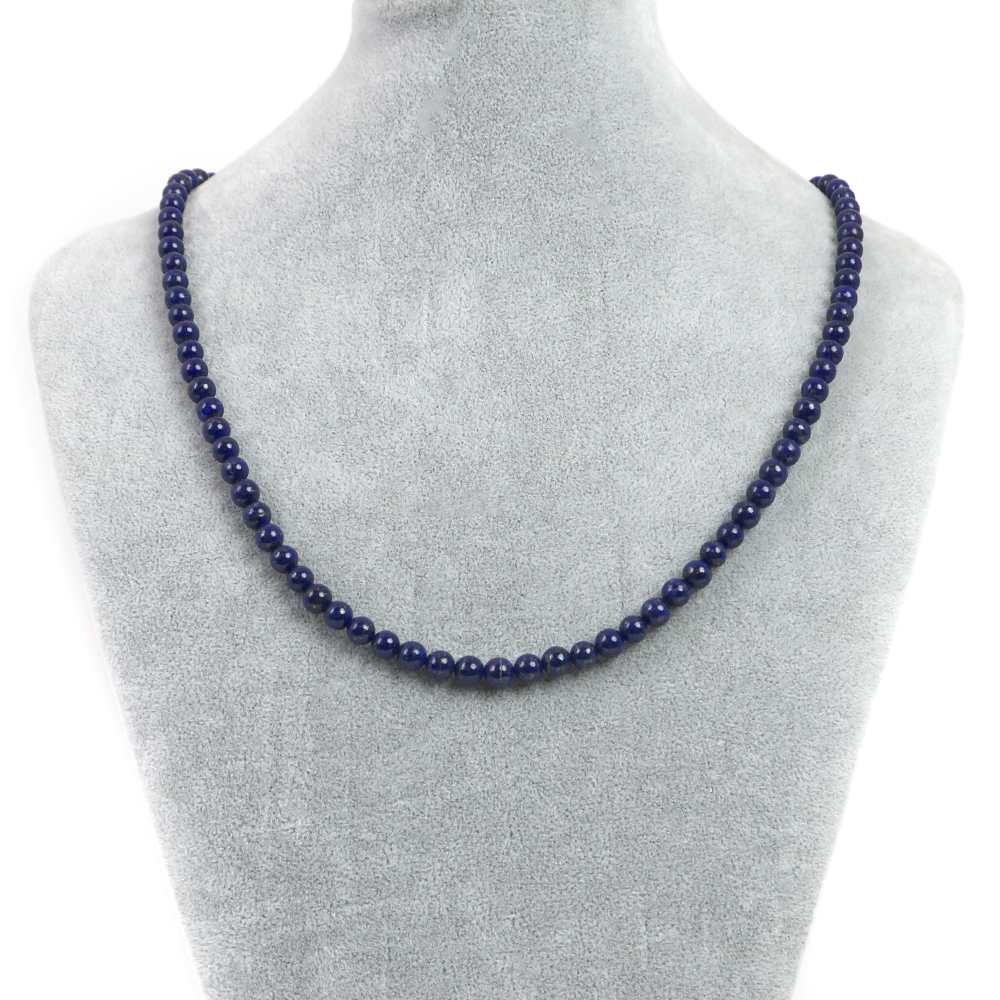 【ビーズサイズ】6mm 【形】丸玉 【全長】約45・50・55cm（ビーズ部分の長さ） ※ビーズサイズは0.5mm前後の誤差がある場合がございます 【マグネットサイズ】6mm ※ネックレスのサイズや磁気の強度のバランス、または在庫の都合などにより8mmに変更させていただく場合がございます ※カニカンへ変更ご希望の場合はセレクトボックスより「カニカンに変更する」をお選びください カニカンの色はマグネットカラーで選択されたものでご指定いただけます カニカンのサイズは約12mmのものとなります 【商品説明】 シンプルな天然石ビーズネックレスになります 長さは（約）45、50、55cmの3サイズよりお選びいただけます 留め具はステンレス製のマグネットタイプを使用しておりますので脱着がとても簡単です シルバーとゴールドの2色からお選びいただけます ラピスラズリは青い天然石の代表名詞ともいえる天然石ではないでしょうか 青色は明るめのものから濃いめの濃紺まで様々で真鍮色の斑点（パイライト）、白っぽい筋状の線模様（カルサイト）が存在場合もあります 和名では青金石（せいきんせき）、こちらは青い部分の主要成分から引用されております 青金石はLazurite（ラズライト）といいます ラピスラズリは鉱物的には鉱物の集合体の天然石で方ソーダ（ソーダライト）グループの天然石となります 主な鉱物成分はラズライト、ソーダライト、アウイン、ノゼアンとなり 副成分としてパイライト、カルサイトが含まれます 主な産地国はアフガニスタン、チリ、ロシア、タジキスタン、カナダなどになります ラピスラズリの歴史は古く新石器時代からアフガニスタンで採掘され、世界各地に輸出されたといわれています 装飾品としては紀元前4千年紀のメソポタミア文明北部の入植地などでもビーズが発見されています 古代エジプトではファラオ、王族、神官などの祭司階級しかこの石をつけられない時代もあったとわれ 歴代のファラオに尊ばれ、黄金に匹敵するほどの価値を与えられることもあったともいわれております ラピスラズリは歴代の名作絵画の顔料としても使用されてきました 「フェルメール・ブルー」と呼ばれる、その画家ヨハネス・フェルメールの名を冠した青い顔料は「ウルトラマリン」というラピスラズリを原料とする色となります 歴史からもわかるようにラピスラズリは私たち現代人が想像するより遥か昔から装飾品など高貴なもの一部として使用されてきたジェムストーンとなります ※商品ページ画像最後の2枚は当店取り扱いのビーズとなります ご注文後当店作成担当スタッフがビーズよりネックレス加工させていただきます （不良品以外の返品交換はお受けできませんので予めご了承の程お願いいたします） 【パワーストーン】 9月の誕生石ラピスラズリは古来より「聖なる石」として知力・災難のお守りとして身に付けると良いといわれてきたパワーストーンとなります 【配送につきまして】 ●メール便：送料250円（お買い物合計金額3,000円以上で1通分送料無料） ・ヤマト運輸ネコポスでのお届けとなります ・宅配便同様のお届け日数（翌日〜3日程度での配達）＊一部地域を除く ・ご自宅のポストへのお届けとなります（ご登録のお名前がポストへ記載があることをご確認お願い致します） ・大きさ（上限A4サイズ）：縦31.2cm、横22.8cm、厚さ2.5cm、重さ1kg以内 ※後払い（商品到着後コンビニなどでのお支払い）はご利用頂けます ※代引き決済はできません ※配送日時指定不可 ※発送後の住所変更はできませんので予めご注意ください ※商品紛失などの補償は基本的にございません ●宅配便：送料は配達地域によって異なります（お買い物合計金額3,980円以上で送料無料） ・佐川急便でのお届けとなります ・ドライバーによる手渡しでのお届け ・代引き決済はドライバーへ代金のお支払が可能となります （代引き手数料330円） ・配送日時指定可能 ※初回お届けより1週間以上お受け取りになられない場合は持ち戻りとなり返送となります 返送による送料は運送会社の定価送料を実費ご負担いただくことになりますので 予めご注意くださいますようお願い申し上げます ※当店の判断で日本郵便（レターパック）で発送させていただく場合もございます 予めご了承のほどお願い申し上げます　