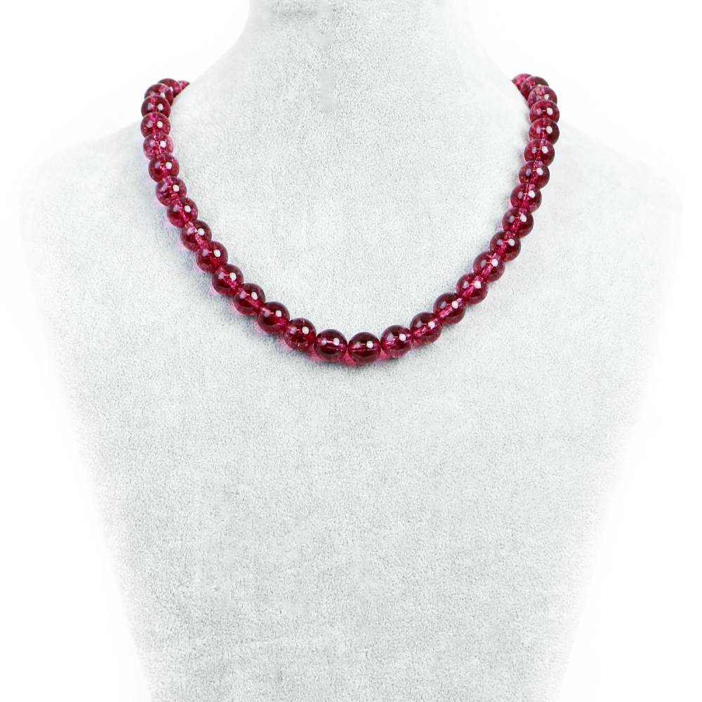 【ビーズサイズ】10mm 【形】丸玉 【全長】約45・50・55cm（ビーズ部分の長さ） ※ビーズサイズは0.5mm前後の誤差がある場合がございます 【マグネットサイズ】8mm ※カニカンへ変更ご希望の場合はセレクトボックスより「カニカンに変更する」をお選びください カニカンの色はマグネットカラーで選択されたものでご指定いただけます カニカンのサイズは約12mmのものとなります 【商品説明】 シンプルな天然石ビーズネックレスになります 長さは（約）45、50、55cmの3サイズよりお選びいただけます 留め具はステンレス製のマグネットタイプを使用しておりますので脱着がとても簡単です シルバーとゴールドの2色からお選びいただけます 水晶は和名は石英（Quartz、クォーツ）のグループで六角柱の透明度のある結晶のことをいいます 水晶の中には内包物、クラック、変色などもみられます 水晶は様々な成分を含有することで色も変わり、アメジスト、シトリン、スモーキークォーツ、ローズクォーツ、ミルキークォーツなどにもなります また異なる鉱物をきれいに取り込むこともありルチルクォーツ、パイライトインクォーツ、水入り水晶などもあります 水晶の呼び方は様々で、石英（せきえい）・クォーツ・クリスタル・古くは玻璃（はり）と呼ばれて珍重されたといわれます 水晶は英名で「Crystalクリスタル」といいます 語源はギリシャ語で「krystalos（クリスタロス）」氷の意味から由来されているといわれています 水晶の産地国は多くブラジル、中国、アメリカ、マダガスカル、オーストラリア、カナダ、インド、日本など様々な地域で産出されております 水晶の歴史は古く、古来より世界各地で装飾品・祈祷・儀式・病気の治療などにも使用されたといわれています 現代においても水晶はお守りやお数珠、アクセサリーなどに使用されております また「クォーツ時計」といわれているように時計の大事な部品としても利用されております 水晶は電気を流すと正確な振動を起こすことから振り子の役割をします 日本の時計メーカーのセイコーが初めて腕時計に取り入れたとされております 水晶と人間は遥か昔から密接な関係にあり、これからも共存していく天然石といえるでしょう 諸説ありますが一般的に流通している水晶ビーズは人工水晶といわれております 本水晶としてクラックや内包物など残したままのものも存在します 水晶を結晶化した産物に生産する技術は革新的に進んでおります 水晶クラスターや水晶ポイントにしても同様でびっくりするほどです 水晶のかけらであるラスカや水晶の核となる種水晶を用いてアルカリ溶液に入れ高圧で生成されるといわれます すると6か月程度で天然水晶と同じかそれ以上のクオリティーの水晶となります 人間の知恵と技術が生み出した水晶は近未来の水晶ともいえるでしょう 【パワーストーン】 4月の誕生石水晶は悪運を退け、あらゆる力が宿る石として全体運を向上させる万能的なパワーストーンといわれます 【配送につきまして】 ●メール便：送料250円（お買い物合計金額3,000円以上で1通分送料無料） ・ヤマト運輸ネコポスでのお届けとなります ・宅配便同様のお届け日数（翌日?3日程度での配達）＊一部地域を除く ・ご自宅のポストへのお届けとなります（ご登録のお名前がポストへ記載があることをご確認お願い致します） ・大きさ（上限A4サイズ）：縦31.2cm、横22.8cm、厚さ2.5cm、重さ1kg以内 ※後払い（商品到着後コンビニなどでのお支払い）はご利用頂けます ※代引き決済はできません ※配送日時指定不可 ※発送後の住所変更はできませんので予めご注意ください ※商品紛失などの補償は基本的にございません ●宅配便：送料は配達地域によって異なります（お買い物合計金額3,980円以上で送料無料） ・佐川急便でのお届けとなります ・ドライバーによる手渡しでのお届け ・代引き決済はドライバーへ代金のお支払が可能となります （代引き手数料330円） ・配送日時指定可能 ※初回お届けより1週間以上お受け取りになられない場合は持ち戻りとなり返送となります 返送による送料は運送会社の定価送料を実費ご負担いただくことになりますので 予めご注意くださいますようお願い申し上げます ※当店の判断で日本郵便（レターパック）で発送させていただく場合もございます 予めご了承のほどお願い申し上げます　