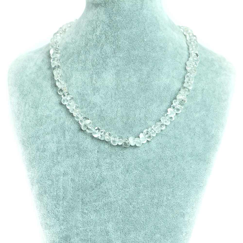 【ビーズサイズ】横幅/約8mm 【形】タンブル 【全長】約45・50・55cm（ビーズ部分の長さ） ※ビーズサイズは0.5mm前後の誤差がある場合がございます 【マグネットサイズ】8mm ※カニカンへ変更ご希望の場合はセレクトボックスより「カニカンに変更する」をお選びください カニカンの色はマグネットカラーで選択されたものでご指定いただけます カニカンのサイズは約12mmのものとなります 【商品説明】 シンプルな天然石ビーズネックレスになります 長さは（約）45、50、55cmの3サイズよりお選びいただけます 留め具はステンレス製のマグネットタイプを使用しておりますので脱着がとても簡単です シルバーとゴールドの2色からお選びいただけます 水晶は和名は石英（Quartz、クォーツ）のグループで六角柱の透明度のある結晶のことをいいます 水晶の中には内包物、クラック、変色などもみられます 水晶は様々な成分を含有することで色も変わり、アメジスト、シトリン、スモーキークォーツ、ローズクォーツ、ミルキークォーツなどにもなります また異なる鉱物をきれいに取り込むこともありルチルクォーツ、パイライトインクォーツ、水入り水晶などもあります 水晶の呼び方は様々で、石英（せきえい）・クォーツ・クリスタル・古くは玻璃（はり）と呼ばれて珍重されたといわれます 水晶は英名で「Crystalクリスタル」といいます 語源はギリシャ語で「krystalos（クリスタロス）」氷の意味から由来されているといわれています 水晶の産地国は多くブラジル、中国、アメリカ、マダガスカル、オーストラリア、カナダ、インド、日本など様々な地域で産出されております 水晶の歴史は古く、古来より世界各地で装飾品・祈祷・儀式・病気の治療などにも使用されたといわれています 現代においても水晶はお守りやお数珠、アクセサリーなどに使用されております また「クォーツ時計」といわれているように時計の大事な部品としても利用されております 水晶は電気を流すと正確な振動を起こすことから振り子の役割をします 日本の時計メーカーのセイコーが初めて腕時計に取り入れたとされております 水晶と人間は遥か昔から密接な関係にあり、これからも共存していく天然石といえるでしょう 諸説ありますが一般的に流通している水晶ビーズは人工水晶といわれております 本水晶としてクラックや内包物など残したままのものも存在します 水晶を結晶化した産物に生産する技術は革新的に進んでおります 水晶クラスターや水晶ポイントにしても同様でびっくりするほどです 水晶のかけらであるラスカや水晶の核となる種水晶を用いてアルカリ溶液に入れ高圧で生成されるといわれます すると6か月程度で天然水晶と同じかそれ以上のクオリティーの水晶となります 人間の知恵と技術が生み出した水晶は近未来の水晶ともいえるでしょう ※商品ページ画像最後の2枚は当店取り扱いのビーズとなります ご注文後当店作成担当スタッフがビーズよりネックレス加工させていただきます （不良品以外の返品交換はお受けできませんので予めご了承の程お願いいたします） 【パワーストーン】 4月の誕生石水晶は悪運を退け、あらゆる力が宿る石として全体運を向上させる万能的なパワーストーンといわれます 【配送につきまして】 ●メール便：送料250円（お買い物合計金額3,000円以上で1通分送料無料） ・ヤマト運輸ネコポスでのお届けとなります ・宅配便同様のお届け日数（翌日〜3日程度での配達）＊一部地域を除く ・ご自宅のポストへのお届けとなります（ご登録のお名前がポストへ記載があることをご確認お願い致します） ・大きさ（上限A4サイズ）：縦31.2cm、横22.8cm、厚さ2.5cm、重さ1kg以内 ※後払い（商品到着後コンビニなどでのお支払い）はご利用頂けます ※代引き決済はできません ※配送日時指定不可 ※発送後の住所変更はできませんので予めご注意ください ※商品紛失などの補償は基本的にございません ●宅配便：送料は配達地域によって異なります（お買い物合計金額3,980円以上で送料無料） ・佐川急便でのお届けとなります ・ドライバーによる手渡しでのお届け ・代引き決済はドライバーへ代金のお支払が可能となります （代引き手数料330円） ・配送日時指定可能 ※初回お届けより1週間以上お受け取りになられない場合は持ち戻りとなり返送となります 返送による送料は運送会社の定価送料を実費ご負担いただくことになりますので 予めご注意くださいますようお願い申し上げます ※当店の判断で日本郵便（レターパック）で発送させていただく場合もございます 予めご了承のほどお願い申し上げます　