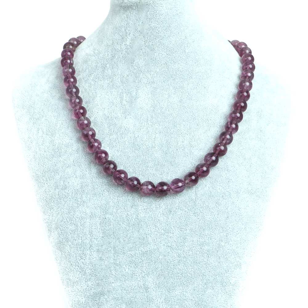 【ビーズサイズ】10mm 【形】丸玉 【全長】約45・50・55cm（ビーズ部分の長さ） ※ビーズサイズは0.5mm前後の誤差がある場合がございます 【マグネットサイズ】8mm ※カニカンへ変更ご希望の場合はセレクトボックスより「カニカンに変更する」をお選びください カニカンの色はマグネットカラーで選択されたものでご指定いただけます カニカンのサイズは約12mmのものとなります 【商品説明】 シンプルな天然石ビーズネックレスになります 長さは（約）45、50、55cmの3サイズよりお選びいただけます 留め具はステンレス製のマグネットタイプを使用しておりますので脱着がとても簡単です シルバーとゴールドの2色からお選びいただけます ルビー（ruby)は和名で「紅玉」と呼ばれ、宝石の中でも三大貴石であるルビー、サファイア、エメラルドの一つで 世界中のカラーストーンの中でも有名で高価な宝石となります 語源はラテン語で「赤」を意味する「ルベウス (rubeus)」に由来するといわれています モース硬度は9とダイヤモンドに次ぐ硬さとなります 原産地はアジアが中心となり、ミャンマー、スリランカ、タイなどになります またタンザニア、マダガスカルなどアフリカ地域からも採掘されます ルビー、サファイアはコランダム（corundum）の変種となり赤いものがルビー、青いものがサファイアとなります ルビーの中でもミャンマー産の「ピジョン・ブラッド」（ハトの血）と呼ばれる最高級の非加熱ルビーは大変希少な宝石となります その他、内包物と光の屈折により表面にスター効果が現れる「スタールビー」なども人気の高いものとなります ※商品ページ画像最後の2枚は当店取り扱いのビーズとなります ご注文後当店作成担当スタッフがビーズよりネックレス加工させていただきます （不良品以外の返品交換はお受けできませんので予めご了承の程お願いいたします） 【パワーストーン】 7月の誕生石ルビーは「クィーンストーン」とも言われ、情熱や深い愛情に恵まれ、勝利に導いてくれるといわれています 【配送につきまして】 ●メール便：送料250円（お買い物合計金額3,000円以上で1通分送料無料） ・ヤマト運輸ネコポスでのお届けとなります ・宅配便同様のお届け日数（翌日〜3日程度での配達）＊一部地域を除く ・ご自宅のポストへのお届けとなります（ご登録のお名前がポストへ記載があることをご確認お願い致します） ・大きさ（上限A4サイズ）：縦31.2cm、横22.8cm、厚さ2.5cm、重さ1kg以内 ※後払い（商品到着後コンビニなどでのお支払い）はご利用頂けます ※代引き決済はできません ※配送日時指定不可 ※発送後の住所変更はできませんので予めご注意ください ※商品紛失などの補償は基本的にございません ●宅配便：送料は配達地域によって異なります（お買い物合計金額3,980円以上で送料無料） ・佐川急便でのお届けとなります ・ドライバーによる手渡しでのお届け ・代引き決済はドライバーへ代金のお支払が可能となります （代引き手数料330円） ・配送日時指定可能 ※初回お届けより1週間以上お受け取りになられない場合は持ち戻りとなり返送となります 返送による送料は運送会社の定価送料を実費ご負担いただくことになりますので 予めご注意くださいますようお願い申し上げます ※当店の判断で日本郵便（レターパック）で発送させていただく場合もございます 予めご了承のほどお願い申し上げます　