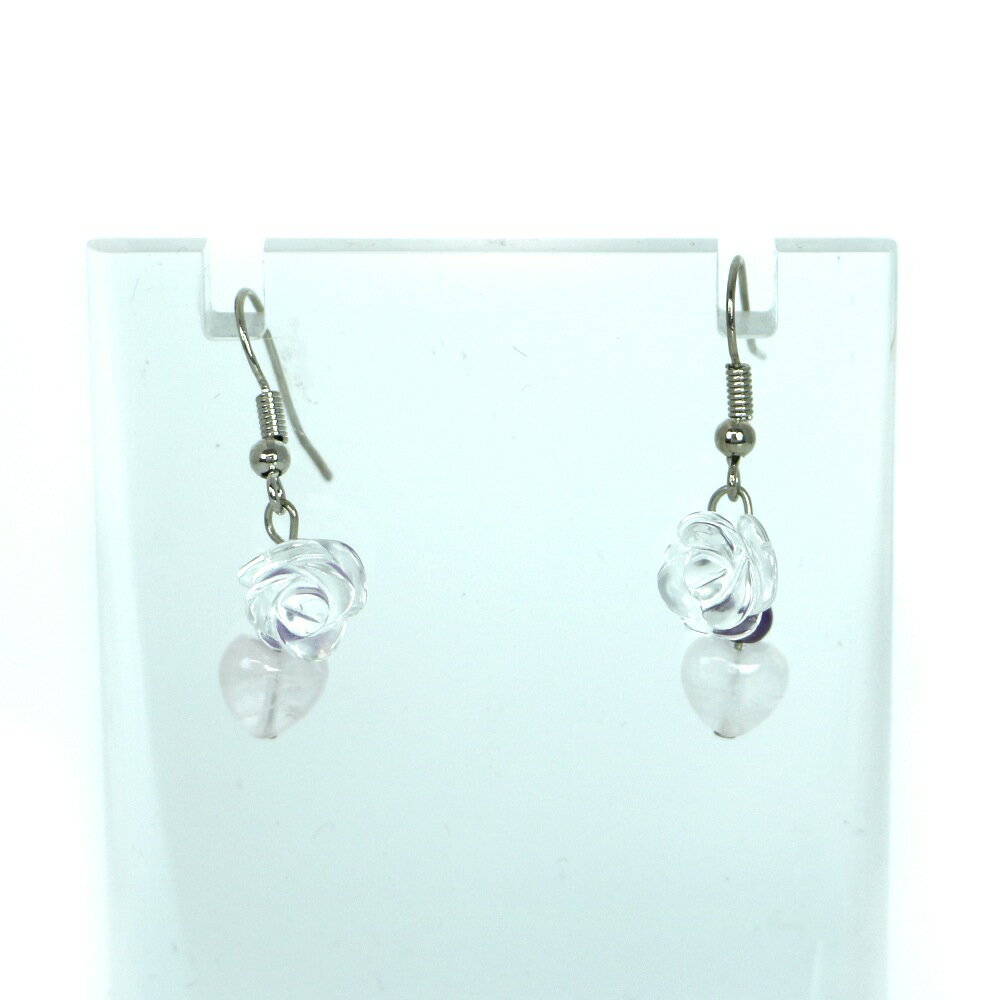 プチローズ：クリスタル：直径（約）10mm丸玉：アメジスト（約）4mmハート：ローズクォーツ（約）8mm全長：（約）4cm 小さなバラとハートのかわいい『プチローズピアス』です。小さいけれどもきれいにバラの形にカービングされた天然石のプチローズはとてもエレガントでかわいらしいデザインですよ♪ 【配送につきまして】 ●メール便：送料250円（お買い物合計金額3,000円以上で1通分送料無料） ・ヤマト運輸ネコポスでのお届けとなります ・宅配便同様のお届け日数（翌日〜3日程度での配達）＊一部地域を除く ・ご自宅のポストへのお届けとなります（ご登録のお名前がポストへ記載があることをご確認お願い致します） ・大きさ（上限A4サイズ）：縦31.2cm、横22.8cm、厚さ2.5cm、重さ1kg以内 ※後払い（商品到着後コンビニなどでのお支払い）はご利用頂けます ※代引き決済はできません ※配送日時指定不可 ※発送後の住所変更はできませんので予めご注意ください ※商品紛失などの補償は基本的にございません ●宅配便：送料は配達地域によって異なります（お買い物合計金額3,980円以上で送料無料） ・佐川急便でのお届けとなります ・ドライバーによる手渡しでのお届け ・代引き決済はドライバーへ代金のお支払が可能となります （代引き手数料330円） ・配送日時指定可能 ※初回お届けより1週間以上お受け取りになられない場合は持ち戻りとなり返送となります 返送による送料は運送会社の定価送料を実費ご負担いただくことになりますので 予めご注意くださいますようお願い申し上げます ※当店の判断で日本郵便（レターパック）で発送させていただく場合もございます 予めご了承のほどお願い申し上げます　