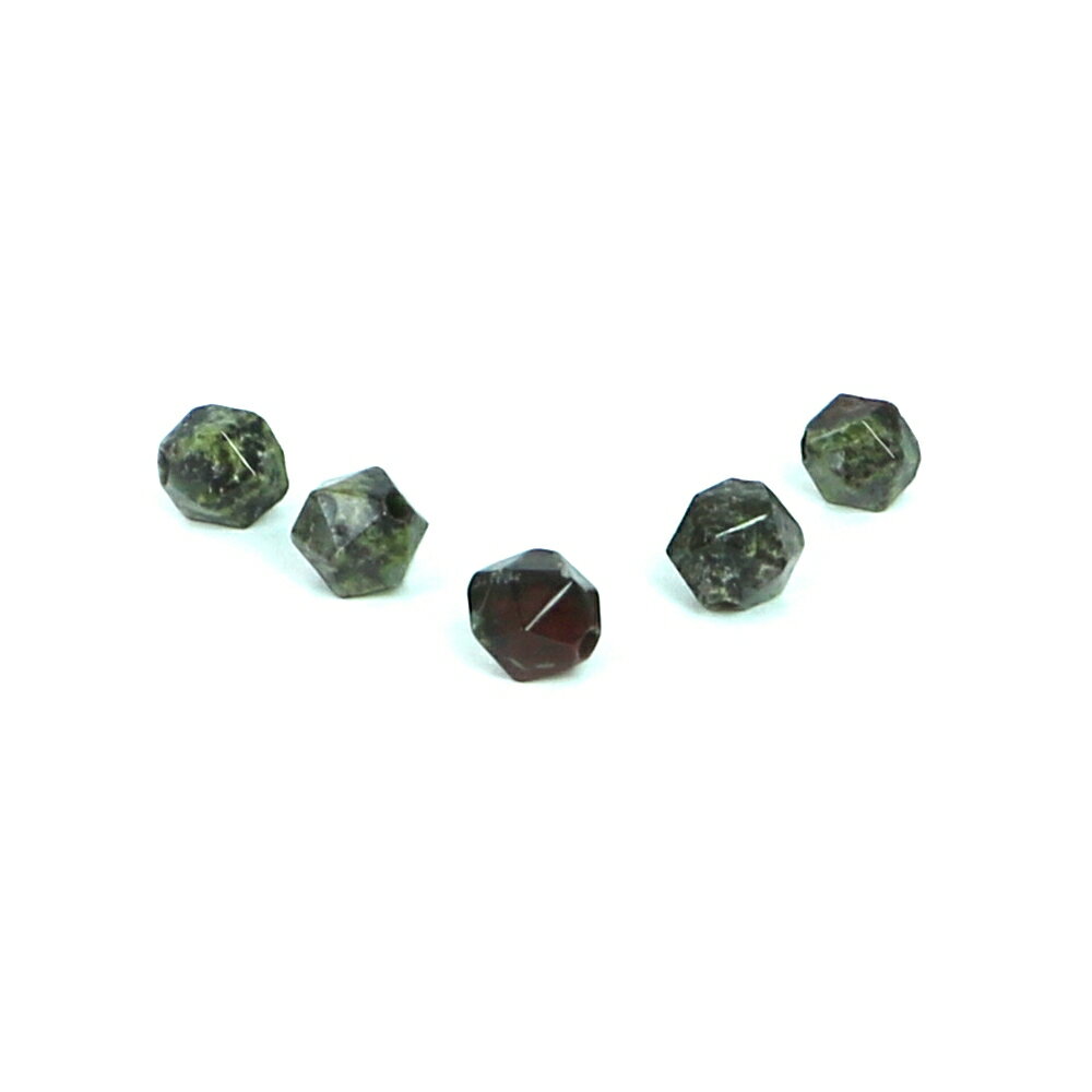 【ビーズサイズ】6mm 【形】ダイヤカット15面 ※ビーズサイズは0.5mm前後の誤差がある場合がございます 【商品説明】 ジャスパーは和名で碧玉（へきぎょく） ジャスパーは様々な成分の鉱物が混合し縞模様や斑点などいろいろな色合いをしたユニークな天然石となります ジャスパー「JASPER」の語源はラテン語で「JASPIS」から由来されているといわれ 意味は「斑点のある石」ということです ジャスパーは色や模様によって名前もユニークで 白地に黒の斑点のダルメシアンジャスパー、縞模様のゼブラジャスパー 褐色のレッドジャスパー、ベージュのピクチャージャスパーなど様々です ドラゴンブラッドジャスパーはグリーンを基調とし黒や褐色の模様の入り混じった色合いのものになります ジャスパーはカジュアルなアクセサリービーズとして幅広く利用されております お好みの天然石を使ってあなただけのオリジナルアクセサリーを作ってみませんか？ ※こちらの商品はマルチカラー商品のため最小量、5粒での販売商品となります ※商品ページ画像最後の2枚は当店取り扱いのビーズ連となります 　基本的にこちらのビーズを使用させていただいております 【パワーストーン】 災難から身を守り悪運、トラブルを遠ざけてくれるなど守護石といわれています 【配送につきまして】 ●メール便：送料250円（お買い物合計金額3,000円以上で1通分送料無料） ・ヤマト運輸ネコポスでのお届けとなります ・宅配便同様のお届け日数（翌日〜3日程度での配達）※一部地域を除く ・ご自宅のポストへのお届けとなります（ご登録のお名前がポストへ記載があることをご確認お願い致します） ・大きさ（上限A4サイズ）：縦31.2cm、横22.8cm、厚さ2.5cm、重さ1kg以内 ※後払い（商品到着後コンビニなどでのお支払い）はご利用頂けます ※代引き決済はできません ※配送日時指定不可 ※発送後の住所変更はできませんので予めご注意ください ※商品紛失などの補償は基本的にございません ●宅配便：送料は配達地域によって異なります（お買い物合計金額3,980円以上で送料無料） ・佐川急便でのお届けとなります ・ドライバーによる手渡しでのお届け ・代引き決済はドライバーへ代金のお支払が可能となります （代引き手数料330円） ・配送日時指定可能 ※初回お届けより1週間以上お受け取りになられない場合は持ち戻りとなり返送となります 返送による送料は運送会社の定価送料を実費ご負担いただくことになりますので 予めご注意くださいますようお願い申し上げます ※当店の判断で日本郵便（レターパック）で発送させていただく場合もございます 予めご了承のほどお願い申し上げます