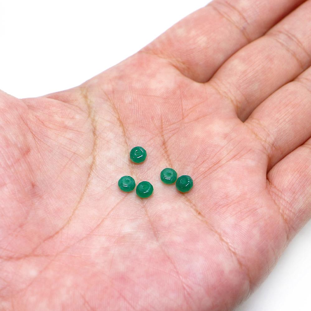 ●1粒売り●カラージェード(グリーン・染め)【ボタンカット】3×5mm【天然石 ビーズ パワーストーン】