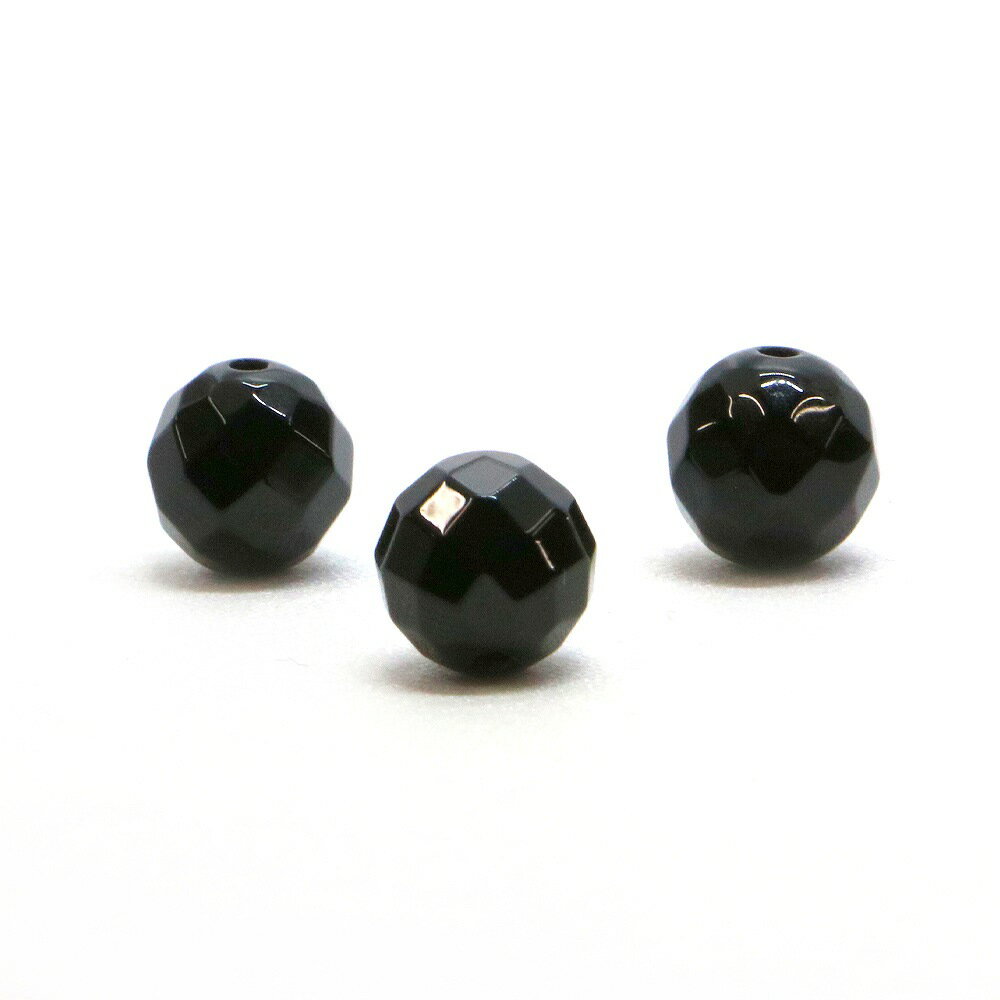【ビーズサイズ】8mm 【形】カット ※ビーズサイズは0.5mm前後の誤差がある場合がございます 【商品説明】 オニキスは和名では黒瑪瑙（くろめのう）といいガラス質の光沢をもつ黒い天然石となります 中にはうっすら縞模様の線が入ったものがあり...