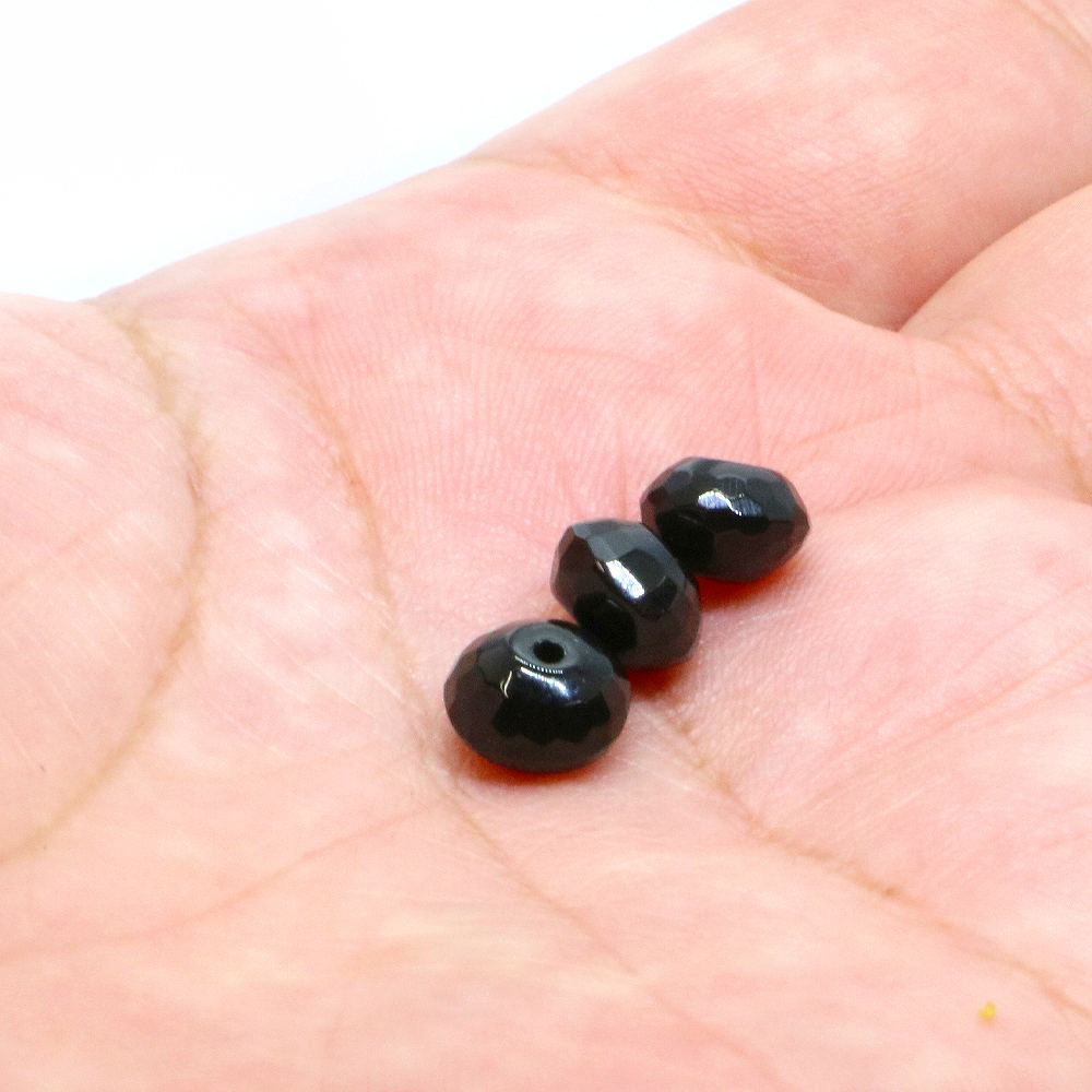 ●1粒売り●オニキス【そろばん・ボタンカット】5×8mm【天然石 ビーズ パワーストーン】