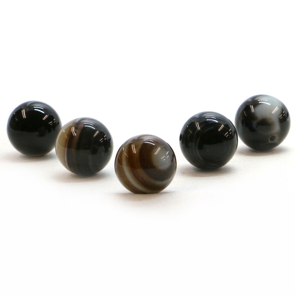【ビーズサイズ】14mm 【形】丸玉 ※ビーズサイズは0.5mm前後の誤差がある場合がございます 【商品説明】 天眼石（てんがんせき）は瑪瑙、アゲートの一種で丸い目玉模様にトリミングされた部分を使用したものをいいます 天眼石はダライラマ14世もノーベル賞の授与式で身に着けていたことで有名で、意味の奥深い天然石ともいえます アゲートは模様や色も様々で微細な石英の結晶が集まってできた天然石となります またアゲートは石自体に芸術性があり古代より芸術品、美術品、装飾品、宗教の儀式などにも使われてきました 現代でも石彫刻、アクセサリー、お数珠などにも使用される天然石となります 主な産出国は中国、チベットなどになります 天眼石は見ているだけで何か意味があるように感じてしまいますし、逆に見られているようにも感じてしまいます 英語名でも天眼石は「Eye agate アイアゲート」と呼ばれております 名前からしてもお守りとして最適のパワーストーンの一つではないでしょうか お好みの天然石を使ってあなただけのオリジナルアクセサリーを作ってみませんか？ ※こちらの商品はマルチカラー商品のため最小量、5粒での販売商品となります ※商品ページ画像最後の2枚は当店取り扱いのビーズ連となります 　基本的にこちらのビーズを使用させていただいております 【パワーストーン】 天（神）の眼と言われる年輪状の模様があり、魔除けとして災厄から守ってくれるとともに、強運・財運を招くといわれます 【配送につきまして】 ●メール便：送料250円（お買い物合計金額3,000円以上で1通分送料無料） ・ヤマト運輸ネコポスでのお届けとなります ・宅配便同様のお届け日数（翌日〜3日程度での配達）※一部地域を除く ・ご自宅のポストへのお届けとなります（ご登録のお名前がポストへ記載があることをご確認お願い致します） ・大きさ（上限A4サイズ）：縦31.2cm、横22.8cm、厚さ2.5cm、重さ1kg以内 ※後払い（商品到着後コンビニなどでのお支払い）はご利用頂けます ※代引き決済はできません ※配送日時指定不可 ※発送後の住所変更はできませんので予めご注意ください ※商品紛失などの補償は基本的にございません ●宅配便：送料は配達地域によって異なります（お買い物合計金額3,980円以上で送料無料） ・佐川急便でのお届けとなります ・ドライバーによる手渡しでのお届け ・代引き決済はドライバーへ代金のお支払が可能となります （代引き手数料330円） ・配送日時指定可能 ※初回お届けより1週間以上お受け取りになられない場合は持ち戻りとなり返送となります 返送による送料は運送会社の定価送料を実費ご負担いただくことになりますので 予めご注意くださいますようお願い申し上げます ※当店の判断で日本郵便（レターパック）で発送させていただく場合もございます 予めご了承のほどお願い申し上げます