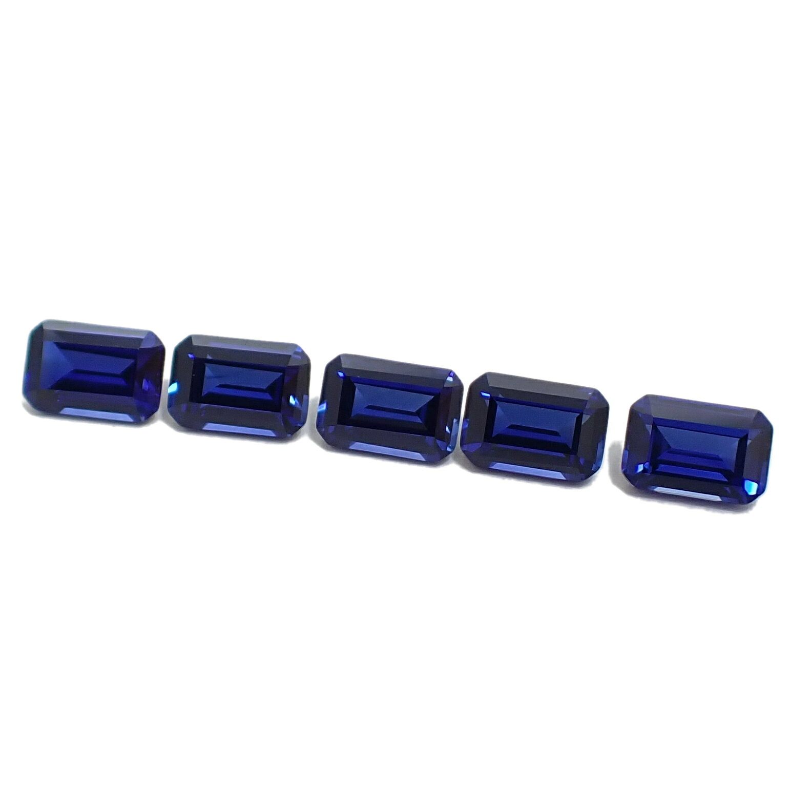 Gemstone KANAのGemKana/合成ブルーサファイア33#/エメラルドカット｜アングル3