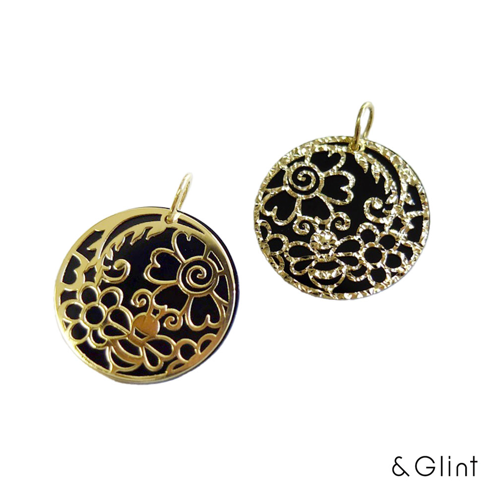 ★20%OFFクーポン配布中★K18 イエローゴールド オニキス 白蝶貝 ラウンド チャーム ペンダントトップ 記念日 誕生日 プレゼント ギフトアレルギー対応...