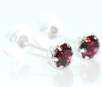 Rakuten - ガーネット-0.32ct ラウンドカット シンプル 6本爪 K18WG スタッドピアス 【店頭受取対応商品】