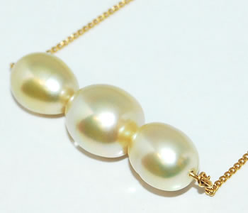 南洋白蝶真珠-ゴールド系パール オリジナル 3連 両釣りデザイン K18 ネックレス 【店頭受取対応商品】