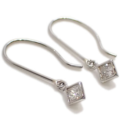 钻石 - ダイヤモンド-0.2ct プリンセスカット オリジナル Pt シンプルデザイン フックピアス 【店頭受取対応商品】