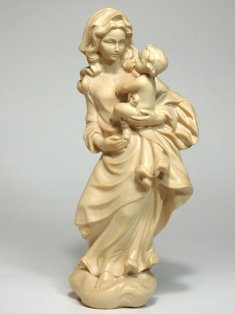 ◆◆　製品仕様　◆◆ ・木彫り　聖母マリア像　聖母子像 ・「フローレンス」（Virgin of Florence） ・素材　： 自然木（メイプル材又は、ウォルナット材） ・製法　： 無垢材から彫出し（木彫り） ・仕上げ： ニス塗り　N 　　　　　（ごく薄い茶色で色付けし、ワックス磨き） 　　　　　（N = Light stain, wax polished） 　　　　　 ※彫出しの白木を少し磨き、ニスを塗った感じ ・色調　： ごく薄いブラウン ・高さ　： 15 cm ・イタリア・レーピ（LEPI）社製 ・台座裏にメーカーの金属ブランドプレート ・メーカー品質保証書付き ◆◆　商品・ブランド　説明　◆◆ 　ニス塗り仕上げの木彫り「フローレンス」のマリア様（聖母子像）です。 　このニス塗り仕上げは、自然木から彫出した白木にごく薄い茶色で色付けしワックス磨きしています。白木の色合いと温かみを残しつつ、ホコリや汚れから大切なお像を守ります。 イタリアのレーピ（LEPI）社製で、きわめて精巧に細部まで彫られていています。 　レーピ社は北イタリア・ドロミテのガルディーナ渓谷で1920年に設立で創業100年。キリスト教カトリック聖具の欧州では有名な信頼の高級木彫りブランド。 　そのお像や十字架はヨーロッパ各地の教会で広く使われています。その証として、品質保証書と台座底にレーピ社の金属ブランドプレートが埋め込まれています。 　市販のお像の大半はプラスティク樹脂（レジン）か人造大理石製で、温かみと高級感のある木彫りはとても珍しく日本国内では入手困難です。 ◆ この商品に関する注意事項 ◆ ・素材（自然木）の特性や手彩色（手塗り）によって、製品により多少の違いがあることがございます。 ・商品画像の色は撮影状況やパソコン等の環境によって、実物と少し差が出ることがございます。 以上、あらかじめご了承ください。 【お届け方法】（全国送料無料） 日本郵便又は、ヤマト宅急便（追跡サービス有）にて対面でお届け。※日時指定ございましたら承ります。 【返品・交換について】 ご安心してご注文して頂ける様に弊店では、商品開封後でも未使用でしたら返品・交換を承ります。 詳細は下記の"↓Shopping Guide"の『返品・交換について』をご確認下さい。 * * * * * * * * * * * * * * * * * * * * * * * * * * * * ●聖母マリア像「フローレンス」シリーズ 全34種 　◎高さ：15cm、20cm、30cm、36cm、60cm、90cm 　　　　（ミニ木彫り7cmはございません） 　◎仕上げ： 　　・白木（自然木彫出しのまま無処理） 　　・ニス塗り　→　この商品 　　・ダークブラウン 　　・ブラウン（濃淡2色） 　　・フルカラー 　　・アンティーク仕上げ フルカラー 　　・アンティーク仕上げ（24K金箔貼）フルカラー 　※彩色商品は全て手彩色です。 　※高さ、仕上げの組合せの34種（一部未設定商品あり） 　◎楽天市場には順次掲載していきますが、未掲載商品つきましてはお気軽にお問合せ下さい。どの商品もお取り寄せ可能です。ご検討・購入して頂ける様に商品掲載いたします。 * * * * * * * * * * * * * * * * * * * * * * * * * * * * 　弊店はイタリア・レーピ社より直輸入で皆様にお届けしております。品種、仕上げ、サイズ等の組合せにより品種は1万点にも及び非常に多種多様で、お気に召して頂ける商品もあるかと存じます。 　尚、レーピ社製品はカトリックの聖具だけでなく、その木彫り技術を生かしてオブジェや飾りとしての人物・動物・アクセサリーなど一般の木彫り製品も多数ございます。 * * * * * * * * * * * * * * * * * * * * * * * * * * * *