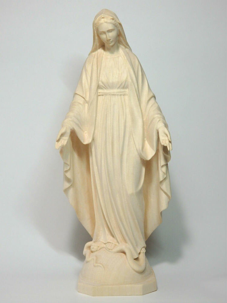 ◆◆　製品仕様　◆◆ ・木彫り　聖母マリア像 ・「無原罪」（Our Lady of Grace） ・素材　： 自然木（メイプル材） ・製法　： 無垢材から彫出し（木彫り） ・仕上げ： 白木（彫出しのまま無処理）NR 　　　　　（NR = Wood untreated） ・色調　： 白（生成り） ・高さ　： 20 cm ・イタリア・レーピ（LEPI）社製 ・台座裏にメーカーの金属ブランドプレート ・メーカー品質保証書付き ◆◆　商品・ブランド　説明　◆◆ 　自然木から彫出した白木仕上げで温かみのある、木彫りの「無原罪」の聖母マリア様です。 この「白木仕上げ」は無垢材の彫出しのまま無処理なので、木の手触りが残る温かみのある素朴な仕上げです。 イタリアのレーピ（LEPI）社製で、きわめて精巧に細部まで彫られていています。 　レーピ社は北イタリア・ドロミテのガルディーナ渓谷で1920年に設立で創業100年。キリスト教カトリック聖具の欧州では有名な信頼の高級木彫りブランド。 そのお像や十字架はヨーロッパ各地の教会で広く使われています。その証として、品質保証書と台座底にレーピ社の金属ブランドプレートがついています。 　市販のお像の大半はプラスティク樹脂（レジン）か人造大理石製で、温かみと高級感のある木彫りはとても珍しく日本国内では入手困難です。 ◆ この商品に関する注意事項 ◆ ・素材（自然木）の特性や手彩色（手塗り）によって、製品により多少の違いがあることがございます。 ・商品画像の色は撮影状況やパソコン等の環境によって、実物と少し差が出ることがございます。 以上、あらかじめご了承ください。 【お届け方法】（全国送料無料） 日本郵便又は、ヤマト宅急便（追跡サービス有）にて対面でお届け。※日時指定ございましたら承ります。 【返品・交換について】 ご安心してご注文して頂ける様に弊店では、商品開封後でも未使用でしたら返品・交換を承ります。 詳細は下記の"↓Shopping Guide"の『返品・交換について』をご確認下さい。 * * * * * * * * * * * * * * * * * * * * * * * * * * * * ●木彫り　聖母マリア像「無原罪」シリーズ　全38種 　◎高さ：7cm、9cm、12cm、15cm、20cm、30cm、36cm、60cm（ミニ木彫り7cmのみ専用化粧ケース入） 　◎仕上げ： 　　1）白木（自然木彫出しのまま無処理）→この商品 　　2）ニス塗り 　　3）ダークブラウン 　　4）ブラウン（濃淡2色） 　　5）フルカラー 　※彩色商品は全て手彩色です。 　※高さ、仕上げの組合せの38種のシリーズ 　◎楽天市場には順次掲載していきますが、未掲載商品つきましてはお気軽にお問合せ下さい。どの商品もお取り寄せ可能です。ご検討・購入して頂ける様に商品掲載いたします。 * * * * * * * * * * * * * * * * * * * * * * * * * * * * 　弊店はイタリア・レーピ社より直輸入で皆様にお届けしております。品種、仕上げ、サイズ等の組合せにより品種は1万点にも及び非常に多種多様で、お気に召して頂ける商品もあるかと存じます。 　尚、レーピ社製品はカトリックの聖具だけでなく、その木彫り技術を生かしてオブジェや飾りとしての人物・動物・アクセサリーなど一般の木彫り製品も多数ございます。 * * * * * * * * * * * * * * * * * * * * * * * * * * * *