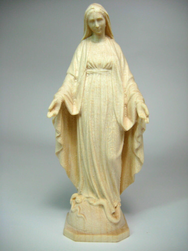 ◆◆　製品仕様　◆◆ ・木彫り　聖母マリア像 ・「無原罪」（Our Lady of Grace） ・素材　： 自然木 ・製法　： 無垢材から彫出し（木彫り） ・仕上げ： 白木（彫出しのまま無処理）NR 　　　　　（NR = Wood untreated） ・色調　： 白（生成り） ・高さ　： 9 cm ・イタリア・レーピ（LEPI）社製 ・台座裏にメーカの金属ブランドプレート ・品質保証書付き ◆◆　商品・ブランド　説明　◆◆ 　自然木から彫出した白木仕上げで温かみのある、木彫りの「無原罪」の聖母マリア様です。 この「白木仕上げ」は、自然木から彫出したままで無加工なので、本来の木の手触りや温かみを感じとれます。 イタリアのレーピ（LEPI）社製で、きわめて精巧に細部まで彫られていています。 　レーピ社は北イタリア・ドロミテのガルディーナ渓谷で1920年に設立で創業100年。キリスト教カトリック聖具の欧州では有名な信頼の高級木彫りブランド。 そのお像や十字架はヨーロッパ各地の教会で広く使われています。その証として、品質保証書と台座底にレーピ社の金属ブランドプレートがついています。 　市販のお像の大半はプラスティク樹脂（レジン）か人造大理石製で、温かみと高級感のある木彫りはとても珍しく日本国内では入手困難です。 ◆ この商品に関する注意事項 ◆ ・素材（自然木）の特性や手彩色（手塗り）によって、製品により多少の違いがあることがございます。 ・商品画像の色は撮影状況やパソコン等の環境によって、実物と少し差が出ることがございます。 以上、あらかじめご了承ください。 【お届け方法】（全国送料無料） 日本郵便又は、ヤマト宅急便（追跡サービス有）にて対面でお届け。※日時指定ございましたら承ります。 【返品・交換について】 ご安心してご注文して頂ける様に弊店では、商品開封後でも未使用でしたら返品・交換を承ります。 詳細は下記の"↓Shopping Guide"の『返品・交換について』をご確認下さい。 * * * * * * * * * * * * * * * * * * * * * * * * * * * * ●木彫り　聖母マリア像「無原罪」シリーズ　全38種 　◎高さ：7cm、9cm、12cm、15cm、20cm、30cm、36cm、60cm 　　　　　（ミニ木彫り7cmのみ専用化粧ケース入） 　◎仕上げ： 　　1）白木（自然木彫出しのまま無処理）→ この商品 　　2）ニス塗り 　　3）ダークブラウン 　　4）ブラウン（濃淡2色） 　　5）フルカラー 　※彩色商品は全て手彩色です。 　※高さ、仕上げの組合せの38種のシリーズ 　◎楽天市場には順次掲載していきますが、未掲載商品つきましてはお気軽にお問合せ下さい。どの商品もお取り寄せ可能です。ご検討・購入して頂ける様に商品掲載いたします。 * * * * * * * * * * * * * * * * * * * * * * * * * * * * 　弊店はイタリア・レーピ社より直輸入で皆様にお届けしております。品種、仕上げ、サイズ等の組合せにより品種は1万点にも及び非常に多種多様で、お気に召して頂ける商品もあるかと存じます。 　尚、レーピ社製品はカトリックの聖具だけでなく、その木彫り技術を生かしてオブジェや飾りとしての人物・動物・アクセサリーなど一般の木彫り製品も多数ございます。 * * * * * * * * * * * * * * * * * * * * * * * * * * * *