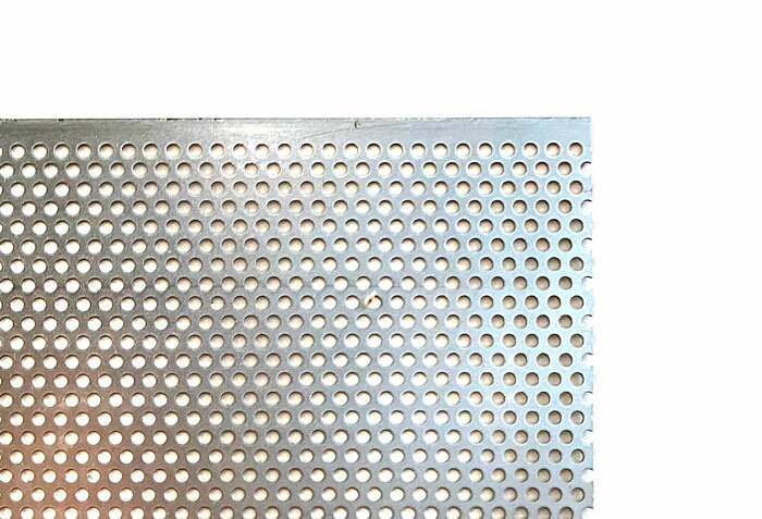 パンチングメタル 鉄 SPCC φ3-P5 60゜千鳥　穴3ミリΦピッチ5　厚さ0.8ミリ　御希望の寸法で切断します　サイズ　400mm×300mm以下　重量　0.5kg以下