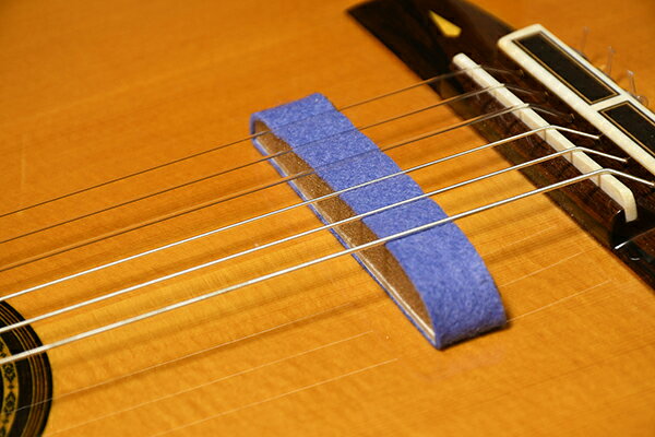 【現代ギターオリジナル】GGスーパーギターミュート 紫 クラシックギター 弱音器 部屋弾き 練習 フェルト製 簡単装着