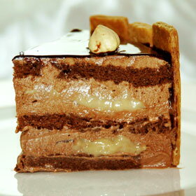 冷蔵発送 φ14cm チョコムース のケーキ☆プリンセス ショコラ 【 バナナ 】バースデーケーキ ホールケーキ 誕生日 チョコレートケーキ チョコレート ヘーゼルナッツ 記念日 お歳暮 5号 【楽ギフ_包装】