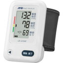 基本情報認証番号 229AHBZX00021000販売名 エー・アンド・デイ デジタル血圧計 UB-525一般的名称 自動電子血圧計（JMDNコード：16173000）医療機器分類 管理医療機器特長シンプルで使いやすい使い方、機能がシンプルで使いやすい血圧計。カフを巻いて開始ボタンを押すだけのワンプッシュ操作です。持ち運びがしやすいので、どこでも手軽に測定できます。測定値の信頼性を高める、不規則脈波（IHB）表示脈が乱れると血圧値も変わります。脈間隔をチェックすることで不規則な脈を検知します。測定後、本表示が点灯の場合は、再測定をお勧めします。脈のゆらぎチェックや再測定により測定値の信頼性が高められ、本来の血圧がつかめます。測定値の血圧分類が一目でわかる、WHO区分表示測定した値が、WHO（世界保健機関）の血圧分類でどの領域にあるかを、6段階に分けて液晶上のバーで点滅表示します。家庭血圧の正しい測り方血圧は、一日の中で体の動きや感情の変化、環境などに影響され常に変動して います。また、腕帯の巻き方や姿勢、測定中の体動などでも変動します。血圧を測定する際は、測定条件を一定に、血圧計の正しい使い方を心掛けてください。 朝は・・・起床後1時間以内が目安です。排尿を済ませ、朝食・薬を飲む前に。 座位で1〜2分安静にしてから測りましょう。 夜は・・・就床前、排尿を済ませ、座位で1〜2分安静にしてから測りましょう。　※食事、飲酒、喫煙、入浴等の直後は血圧は変動しています。測定のポイント 朝・夜それぞれ少なくとも1回 長期間、継続しましょう 測定値は、すべて記録しましょう　※1機会に2回測定し、平均値を記録しましょう血圧を測る時は、カフの位置を心臓と同じ高さにすることが重要です。仕様測定方式 オシロメトリック方式測定範囲 圧力：0〜299mmHg、脈拍：40〜180拍/分測定精度 圧力：±3mmHg、脈拍数：読み取り数値の±5％電源 単4形乾電池2本電池寿命 約250回（アルカリ乾電池使用）外形寸法 56(W)×21.5(D)×88(H)mm本体質量 約90g（乾電池除く）カフタイプ クリップカフ付属品 取扱説明書、添付文書、お試し用単4形乾電池2本