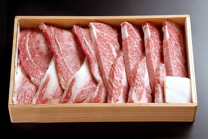 【贈答用】松阪牛 霜降り 焼肉用特選カルビ+松阪牛焼肉用カルビ(バラ)800g(各400g)木箱入りセット【送料無料】 松阪牛を産地直送 正真正銘血統書付 最高級肉質階級A4~特選A5等級 ご家庭用 お中元 お歳暮 内祝い お祝に 松坂牛