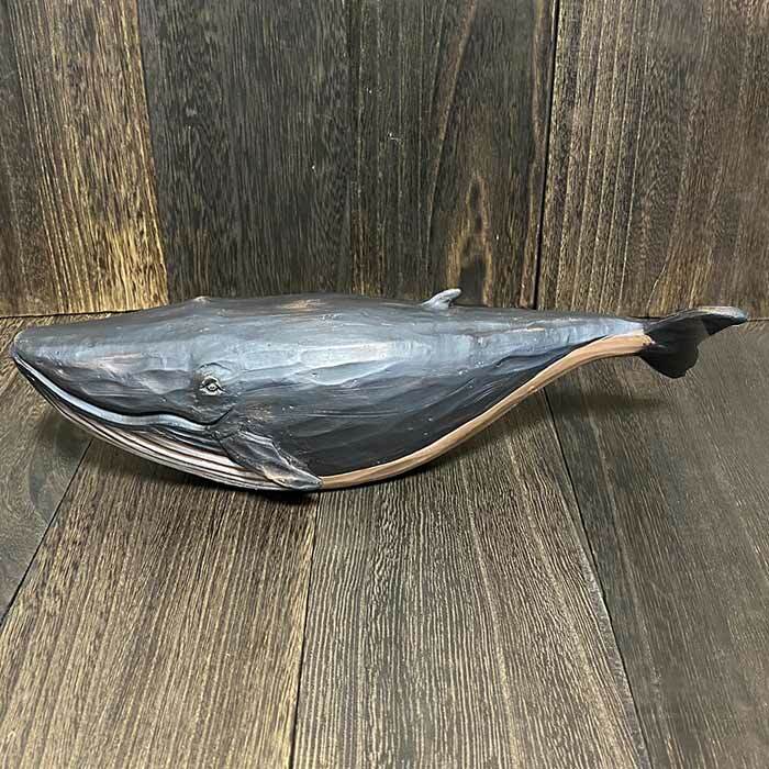 商品情報商品説明■素材・成分：合成樹脂■サイズ：約34cm■重量：約300g■製造年：2017年注意事項※商品写真はできる限り実物の色に近づけるよう徹底しておりますが、お使いのモニター設定、お部屋の照明等により実際の商品と色味が異なる場合がございます。クジラ くじら 置物 インテリア シロナガスクジラ 海の生き物 オーナメント シロナガスクジラのオーナメント シロナガスクジラのオーナメント木彫の風合い、シロナガスクジラの存在感を再現したクジラ好きの方にオススメの一品ですまた、クジラは、『太く』『長く』生きる！と言われ、縁起物としても人気ですインテリアの雰囲気作りにもオススメです。※商品写真はできる限り実物の色に近づけるよう徹底しておりますが、お使いのモニター設定、お部屋の照明等により実際の商品と色味が異なる場合がございます。 7