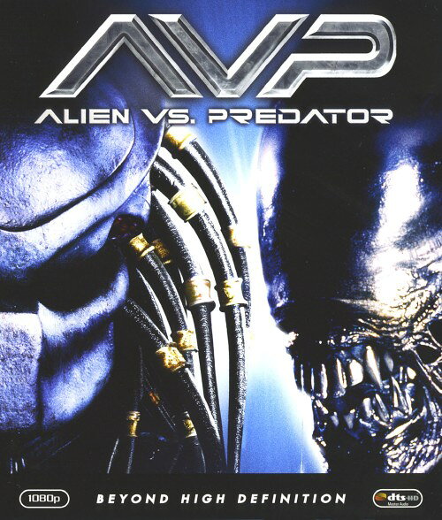 タイトル AVP エイリアンVS．プレデター 【ブルーレイ】 &nbsp; エイリアンバーサスプレデター アーティスト名 サナ・レイサン ジャンル 洋画SFモンスター 発売日 2007/05/18発売 規格番号 FXXA-26681 JAN 4988142543523 SF映画界で世界的な知名度を誇る2大モンスター「エイリアン」と「プレデター」の対決を描いたアクション作品。 ※中古商品の場合、商品名に「初回」や「限定」・「○○付き」（例　Tシャツ付き）等の記載がございましても、特典等は原則付属しておりません。また、中古という特性上ダウンロードコード・プロダクトコードも保証の対象外です。コードが使用できない等の返品はお受けできません。ゲーム周辺機器の箱・取扱説明書及び、ゲーム機本体のプリインストールソフト、同梱されているダウンロードコードは初期化をしていますので、保証の対象外となっております。 尚、商品画像はイメージです。 ※2点以上お買い求めのお客様へ※ 当サイトの商品は、ゲオの店舗と共有しております。 商品保有数の関係上、異なる店舗から発送になる場合があり、お届けの荷物が複数にわかれたり、到着日時が異なる可能性がございます。（お荷物が複数になっても、送料が重複する事はございません） 尚、複数にわけて発送した場合、お荷物にはその旨が記載されておりますので、お手数ですが、お荷物到着時にご確認いただけますよう、お願い申し上げます。 ※ご登録頂いた配送先住所内容の不備等により、弊社へ商品が返還された場合は自動的にキャンセル処理となりますので、配送先住所の登録の際には、お間違いのないよう、くれぐれもご注意お願い申し上げます。 ※商品の状態問合せに関しまして、弊社は複数の拠点で商品の管理を行っておりますので、お答えができません。 ※当サイトの在庫について 当サイトの商品は店舗と在庫共有をしており、注文の重複や、商品の事故等が原因により、ご注文頂いた後に、 キャンセルさせていただく場合がございます。 楽天ポイントの付与・買いまわり店舗数のカウント等につきましても、発送確定した商品のみの対象になりますので、キャンセルさせて頂いた商品につきましては、補償の対象外とさせていただきます。 ご了承の上ご注文下さい。