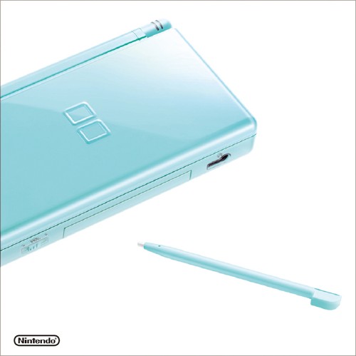 タイトル ニンテンドーDS　Lite　アイスブルー &nbsp; ニンテンドーディーエスライトアイスブルー ジャンル ゲームハード 機種 ニンテンドーDS/GBアドバンス 発売日 2006/03/11発売 規格番号 USG-S-CBA JAN 4902370512960 2つの液晶画面との組み合わせで様々なスタイルが可能となり、これまでのゲームでは実現できなかったユニークな操作感を体感できるDSの多彩な機能はそのままに、本体を薄型軽量化することで携帯性を一層高めたニンテンドーDS。画面をさらに明るくできる4段階の機動調整機能を新搭載しています。 ※中古商品の場合、商品名に「初回」や「限定」・「○○付き」（例　Tシャツ付き）等の記載がございましても、特典等は原則付属しておりません。また、中古という特性上ダウンロードコード・プロダクトコードも保証の対象外です。コードが使用できない等の返品はお受けできません。ゲーム周辺機器の箱・取扱説明書及び、ゲーム機本体のプリインストールソフト、同梱されているダウンロードコードは初期化をしていますので、保証の対象外となっております。 尚、商品画像はイメージです。 ※2点以上お買い求めのお客様へ※ 当サイトの商品は、ゲオの店舗と共有しております。 商品保有数の関係上、異なる店舗から発送になる場合があり、お届けの荷物が複数にわかれたり、到着日時が異なる可能性がございます。（お荷物が複数になっても、送料が重複する事はございません） 尚、複数にわけて発送した場合、お荷物にはその旨が記載されておりますので、お手数ですが、お荷物到着時にご確認いただけますよう、お願い申し上げます。 ※ご登録頂いた配送先住所内容の不備等により、弊社へ商品が返還された場合は自動的にキャンセル処理となりますので、配送先住所の登録の際には、お間違いのないよう、くれぐれもご注意お願い申し上げます。 ※商品の状態問合せに関しまして、弊社は複数の拠点で商品の管理を行っておりますので、お答えができません。 ※当サイトの在庫について 当サイトの商品は店舗と在庫共有をしており、注文の重複や、商品の事故等が原因により、ご注文頂いた後に、 キャンセルさせていただく場合がございます。 楽天ポイントの付与・買いまわり店舗数のカウント等につきましても、発送確定した商品のみの対象になりますので、キャンセルさせて頂いた商品につきましては、補償の対象外とさせていただきます。 ご了承の上ご注文下さい。