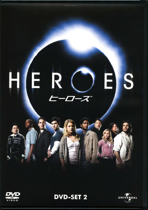 タイトル 2．HEROES／ヒーローズ 1st SET (完) 【DVD】 &nbsp; ヒーローズシーズンワン アーティスト名 マイロ・ヴィンティミリア ジャンル 洋画SF(TV) 発売日 2009/09/18発売 規格番号 GNBF-1379 JAN 4988102741839 ニューヨーク、ロサンゼルス、ラスベガス、テキサス、そしてインド、東京というそれぞれの土地で、平凡な人々に突如、スーパーヒーローのような超能力が備わるという奇妙な現象が発生する。一体誰が何のために、彼らにそんな能力を授けたのか。超能力が目覚めた彼らを待ち受ける運命とは…。第12話～第23話までを収録。 ※中古商品の場合、商品名に「初回」や「限定」・「○○付き」（例　Tシャツ付き）等の記載がございましても、特典等は原則付属しておりません。また、中古という特性上ダウンロードコード・プロダクトコードも保証の対象外です。コードが使用できない等の返品はお受けできません。ゲーム周辺機器の箱・取扱説明書及び、ゲーム機本体のプリインストールソフト、同梱されているダウンロードコードは初期化をしていますので、保証の対象外となっております。 尚、商品画像はイメージです。 ※2点以上お買い求めのお客様へ※ 当サイトの商品は、ゲオの店舗と共有しております。 商品保有数の関係上、異なる店舗から発送になる場合があり、お届けの荷物が複数にわかれたり、到着日時が異なる可能性がございます。（お荷物が複数になっても、送料が重複する事はございません） 尚、複数にわけて発送した場合、お荷物にはその旨が記載されておりますので、お手数ですが、お荷物到着時にご確認いただけますよう、お願い申し上げます。 ※ご登録頂いた配送先住所内容の不備等により、弊社へ商品が返還された場合は自動的にキャンセル処理となりますので、配送先住所の登録の際には、お間違いのないよう、くれぐれもご注意お願い申し上げます。 ※商品の状態問合せに関しまして、弊社は複数の拠点で商品の管理を行っておりますので、お答えができません。 ※当サイトの在庫について 当サイトの商品は店舗と在庫共有をしており、注文の重複や、商品の事故等が原因により、ご注文頂いた後に、 キャンセルさせていただく場合がございます。 楽天ポイントの付与・買いまわり店舗数のカウント等につきましても、発送確定した商品のみの対象になりますので、キャンセルさせて頂いた商品につきましては、補償の対象外とさせていただきます。 ご了承の上ご注文下さい。