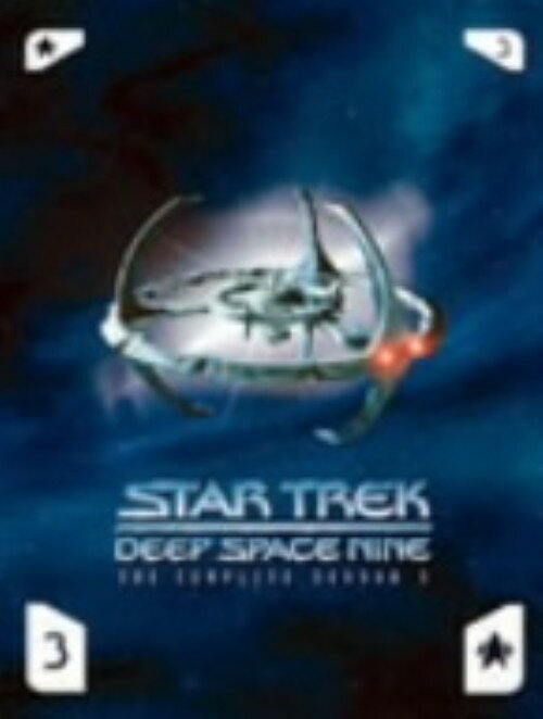 タイトル スタートレック ディープスペースナイン 3rd コレクターズBOX 【DVD】 &nbsp; スタートレックディープスペースナインシーズンスリー アーティスト名 エイヴリー・ブルックス ジャンル 洋画SF(TV) 発売日 2003/09/26発売 規格番号 PDS-1040 JAN 4988113814058 宇宙を舞台にしたアメリカの人気ドラマ「スター・トレック・ディープ・スペース・ナイン」の第3シーズン26話を収録した7枚組DVDボックス。 ※中古商品の場合、商品名に「初回」や「限定」・「○○付き」（例　Tシャツ付き）等の記載がございましても、特典等は原則付属しておりません。また、中古という特性上ダウンロードコード・プロダクトコードも保証の対象外です。コードが使用できない等の返品はお受けできません。ゲーム周辺機器の箱・取扱説明書及び、ゲーム機本体のプリインストールソフト、同梱されているダウンロードコードは初期化をしていますので、保証の対象外となっております。 尚、商品画像はイメージです。 ※2点以上お買い求めのお客様へ※ 当サイトの商品は、ゲオの店舗と共有しております。 商品保有数の関係上、異なる店舗から発送になる場合があり、お届けの荷物が複数にわかれたり、到着日時が異なる可能性がございます。（お荷物が複数になっても、送料が重複する事はございません） 尚、複数にわけて発送した場合、お荷物にはその旨が記載されておりますので、お手数ですが、お荷物到着時にご確認いただけますよう、お願い申し上げます。 ※ご登録頂いた配送先住所内容の不備等により、弊社へ商品が返還された場合は自動的にキャンセル処理となりますので、配送先住所の登録の際には、お間違いのないよう、くれぐれもご注意お願い申し上げます。 ※商品の状態問合せに関しまして、弊社は複数の拠点で商品の管理を行っておりますので、お答えができません。 ※当サイトの在庫について 当サイトの商品は店舗と在庫共有をしており、注文の重複や、商品の事故等が原因により、ご注文頂いた後に、 キャンセルさせていただく場合がございます。 楽天ポイントの付与・買いまわり店舗数のカウント等につきましても、発送確定した商品のみの対象になりますので、キャンセルさせて頂いた商品につきましては、補償の対象外とさせていただきます。 ご了承の上ご注文下さい。