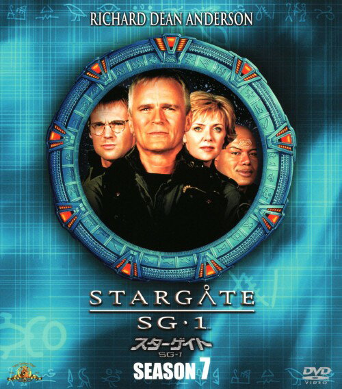 タイトル スターゲイト SG-1 7th コンパクト・BOX 【DVD】 &nbsp; スターゲイトエスジーワンシーズンセブン アーティスト名 リチャード・ディーン・アンダーソン ジャンル 洋画SF(TV) 発売日 2011/04/22発売 規格番号 MGBJE-34281 JAN 4988142840424 世界中に熱狂的ファンを生み出した人気SFシリーズ第7シーズンのBOX。謎のワープ装置「スターゲイト」を作ったエイリアンの情報を調査するために構成された精鋭部隊「SGチーム」の全宇宙を駆ける壮大な冒険を描く。全22話を収録。 ※中古商品の場合、商品名に「初回」や「限定」・「○○付き」（例　Tシャツ付き）等の記載がございましても、特典等は原則付属しておりません。また、中古という特性上ダウンロードコード・プロダクトコードも保証の対象外です。コードが使用できない等の返品はお受けできません。ゲーム周辺機器の箱・取扱説明書及び、ゲーム機本体のプリインストールソフト、同梱されているダウンロードコードは初期化をしていますので、保証の対象外となっております。 尚、商品画像はイメージです。 ※2点以上お買い求めのお客様へ※ 当サイトの商品は、ゲオの店舗と共有しております。 商品保有数の関係上、異なる店舗から発送になる場合があり、お届けの荷物が複数にわかれたり、到着日時が異なる可能性がございます。（お荷物が複数になっても、送料が重複する事はございません） 尚、複数にわけて発送した場合、お荷物にはその旨が記載されておりますので、お手数ですが、お荷物到着時にご確認いただけますよう、お願い申し上げます。 ※ご登録頂いた配送先住所内容の不備等により、弊社へ商品が返還された場合は自動的にキャンセル処理となりますので、配送先住所の登録の際には、お間違いのないよう、くれぐれもご注意お願い申し上げます。 ※商品の状態問合せに関しまして、弊社は複数の拠点で商品の管理を行っておりますので、お答えができません。 ※当サイトの在庫について 当サイトの商品は店舗と在庫共有をしており、注文の重複や、商品の事故等が原因により、ご注文頂いた後に、 キャンセルさせていただく場合がございます。 楽天ポイントの付与・買いまわり店舗数のカウント等につきましても、発送確定した商品のみの対象になりますので、キャンセルさせて頂いた商品につきましては、補償の対象外とさせていただきます。 ご了承の上ご注文下さい。