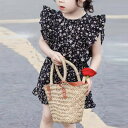 花柄がかわいいベビー服（セットアップ）です。 嬉しいヘアリボン付きです トップスとパンツは別々にもお使い頂けるのでコーディネートの幅が広がります。 クラシックな印象でおしゃれです。 海外子供服・韓国子供服（海外ベビー服・韓国ベビー服）好きにも 送料無料でお届けします 【サイズ】（約） 90cm 100cm 110cm 120cm 130cm 140cm 【ご注意】 ・海外製品のため、日本製と比べると糸の始末やほつれ、縫製が甘いものが多いです。 一点一点検品をして発送しておりますが、予めご了承頂けますと幸いです。 また検品後は汚れ等を防ぐために再度梱包します。そのため畳ジワがついている場合もございます。 ・もし万が一、商品に不備がございましたら責任を持って対応させて頂きますが基本的には返品はお断りしております。 ・お洋服以外の付属品はつきません。 女の子 半袖 トップス パンツ 花柄 セットアップ ヘアリボン キッズ ジュニア 半袖 春夏 春 夏 花柄 ブラック 小学生 かわいい おしゃれ 赤ちゃん服 子供 子ども 子供服 姉妹 姉妹お揃い 90 100 110 120 130 140 花柄 セットアップ 半袖 女の子 姉妹 姉妹お揃い メール便 送料無料 おすすめ ギフト プレゼント花柄がかわいいベビー服（セットアップ）です。 嬉しいヘアリボン付きです トップスとパンツは別々にもお使い頂けるのでコーディネートの幅が広がります。 クラシックな印象でおしゃれです。 海外子供服・韓国子供服（海外ベビー服・韓国ベビー服）好きにも 送料無料でお届けします 【サイズ】（約） 90cm 100cm 110cm 120cm 130cm 140cm 【ご注意】 ・海外製品のため、日本製と比べると糸の始末やほつれ、縫製が甘いものが多いです。 一点一点検品をして発送しておりますが、予めご了承頂けますと幸いです。 また検品後は汚れ等を防ぐために再度梱包します。そのため畳ジワがついている場合もございます。 ・もし万が一、商品に不備がございましたら責任を持って対応させて頂きますが基本的には返品はお断りしております。 ・お洋服以外の付属品はつきません。 女の子 半袖 トップス パンツ 花柄 セットアップ ヘアリボン キッズ ジュニア 半袖 春夏 春 夏 花柄 ブラック 小学生 かわいい おしゃれ 赤ちゃん服 子供 子ども 子供服 姉妹 姉妹お揃い 90 100 110 120 130 140 花柄 セットアップ 半袖 女の子 姉妹 姉妹お揃い メール便 送料無料 おすすめ ギフト プレゼント