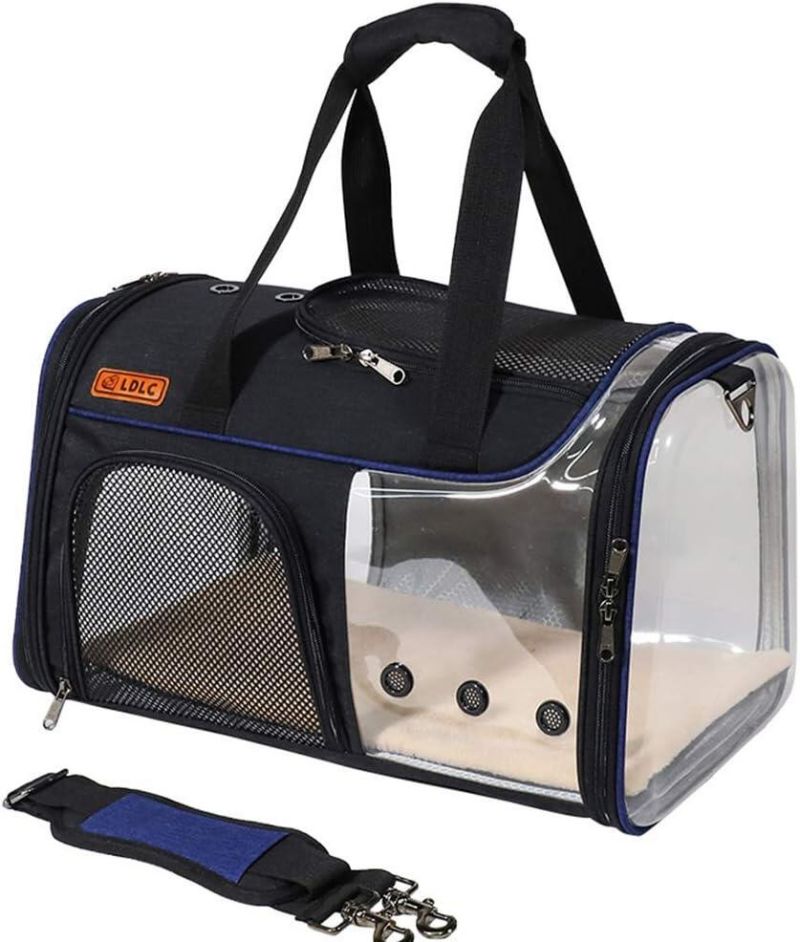 商品情報 商品説明 【仕樣】サイズ：49cm*29cm*29cm　 色：ダークブルー　 素材：食用レベルPET＋オクスフォード 適正体重：15kg以下 原産国：中国 ペットキャリーバッグは4つの出入り口があって、ペットが出入り便利なキャリーバッグです。 猫、小型犬、ウサギなどの小動物に適用されます 【透明可視化】98％透明でペットが外の景色見られて気持ちいいです。金属凸凹空気エア穴と引っ掻き強い通気メッシュで飼う主人に安心与える。 【変形しにくい】ペットバッグの本体が繊維板で補強するため変形しにくい、飛行機も適用で乙女座にぴったり。 【お出かけ便利】　キャリーバッグは調節可能なショルダーストラップが付属していて、手提げ、肩掛け、ドライブボックス、スーツケース用、4way使える、収納便利です。