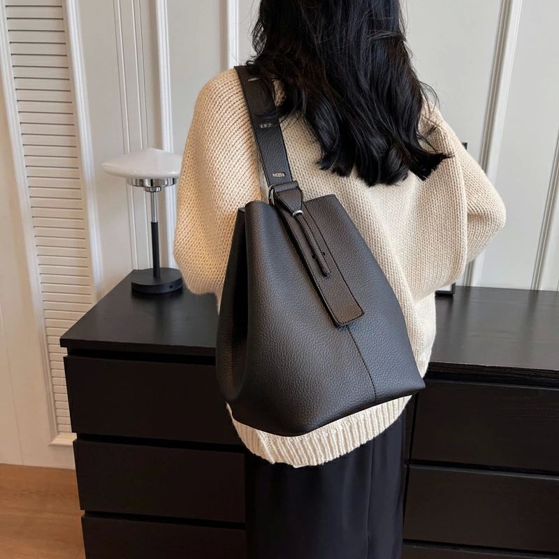バケツバッグ 通勤バッグ シンプル 斜めがけ トートバッグ カバン 肩掛け レディース