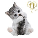 【しっぽで遊ぶサバトラ白猫】 CAT リビング、 玄関 ガーデン 雑貨 オーナメント おしゃれ置物 樹脂 お出迎え おうち時間 WooBia