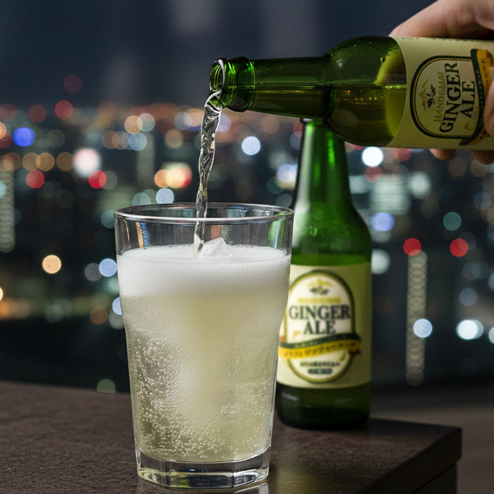 能登の温泉水と石川県産の香木「クロモジ」を使用した、爽やかで上品な香りのクラフトジンジャーエールです。素材の味を大切に自然な甘さとすっきりとした味わいに仕上げました。食事にも合う、メイド・イン・石川のご当地ドリンクの6本セットです。 ○名称：炭酸飲料 ○内容量：まんでまいジンジャーエール330ml×6本 ○原材料名：果糖ぶどう糖液糖（国内製造）、生姜、有機レモン果汁、クロモジ、黒糖、塩、シナモン、クローブ、カルダモン、とうがらし、ローリエ、炭酸 ○配送形態：常温 (宅配BOX・置配不可) ○保存方法：常温 ○賞味期限：製造日より270日 ○熨斗：可 ○名入れ：可 ○包装：不可 ○手提げ：不可 ○荷姿：化粧箱 ○備考：衝撃、冷凍、高温を避け保存してください。破瓶によるケガにご注意ください。 ○製造者：【株式会社金澤ブルワリー】 〒921-8173 石川県金沢市円光寺3-1-5 【おすすめ用途】 ご自宅用 手土産 お歳暮 お年賀 お中元 敬老の日 父の日 母の日 誕生日 ギフトプレゼント 贈り物 贈答 ご挨拶 御礼 お礼 お祝い 結婚祝 内祝い 卒業 【贈る相手】 女性 男性 友人 家族 祖母 祖父 孫 20代 30代 40代 50代 60代 70代 【関連ワード】 グルメ 通販 お取り寄せ おすすめ 送料無料