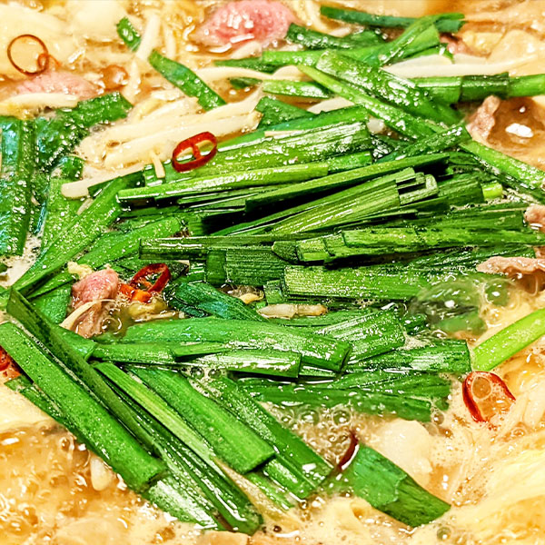 博多 とんこつもつ鍋　3〜4人前｜牛もつ肉（国内産）300g、ちゃんぽん麺180g×1玉、...
