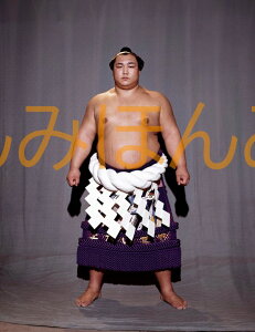 最大2000円クーポン◆北の湖敏満関 優勝ミニ額 大相撲ミニ額 大相撲優勝額 昭和52年3月場所 全勝 横綱 北の湖敏満関(8回目の優勝)優勝記念品 相撲グッズ 力士グッズ 相撲取りグッズ 国技館 限定品 記念品 コレクション 写真 S5203