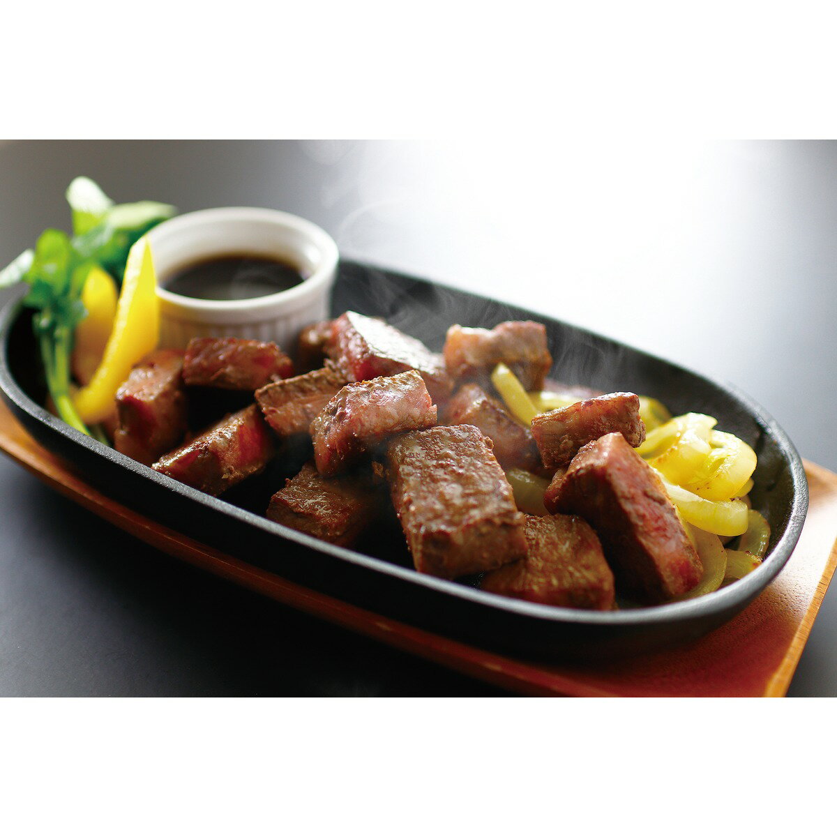 Rakuten - 宮崎牛 角切りステーキ もも肉 240g ヒマラヤ岩塩付 冷凍 お取り寄せ 黒毛和牛 産地直送 手土産 宮崎牛 角切りステーキ 送料無料