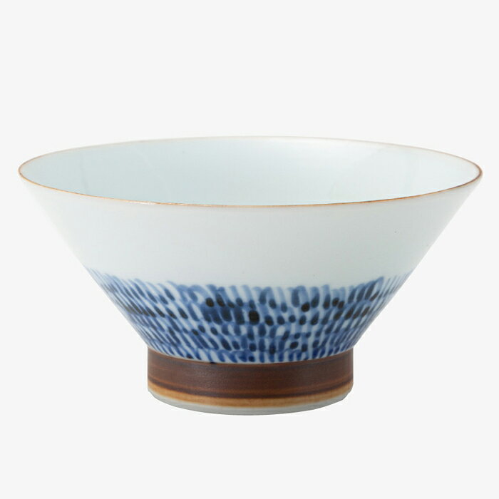 1個の仕様 商品サイズ／φ11×H5.5cm 容量／150ml 重量／110g 染文様　そめもんよう　　 茶飯時（さはんじ）という用に応える程よいアイテム種。 見立てて使う、という楽しさもある。 筆跡や筆運び、濃淡や滲み、暈け、染付の それぞれの文様の中にも表情や味わいを感じる。