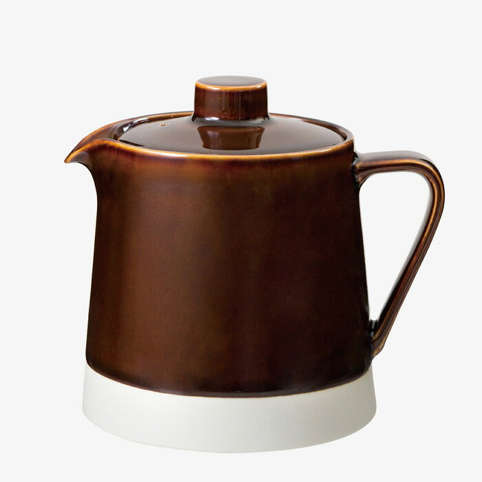 1個の仕様 商品サイズ／φ10.5×H11.5cm 商品容量／475ml 商品重量／400g 付属品／SS茶こし（68×65） 材質／磁器 産地／波佐見 荷姿 ／ダンボール箱 シンプルな形状をベースにした絵付や色釉などの表現技法を、それぞれ得意とする窯元が担当。職人の技術を活かした、遊び心のある制作手法がコンセプトのシリーズです。また、手仕事で施された色柄は、一つひとつ表情が異なり、全く同じものはありません。個性の違いを、豊富なバリエーションと合わせてお楽しみください。ギフト対応