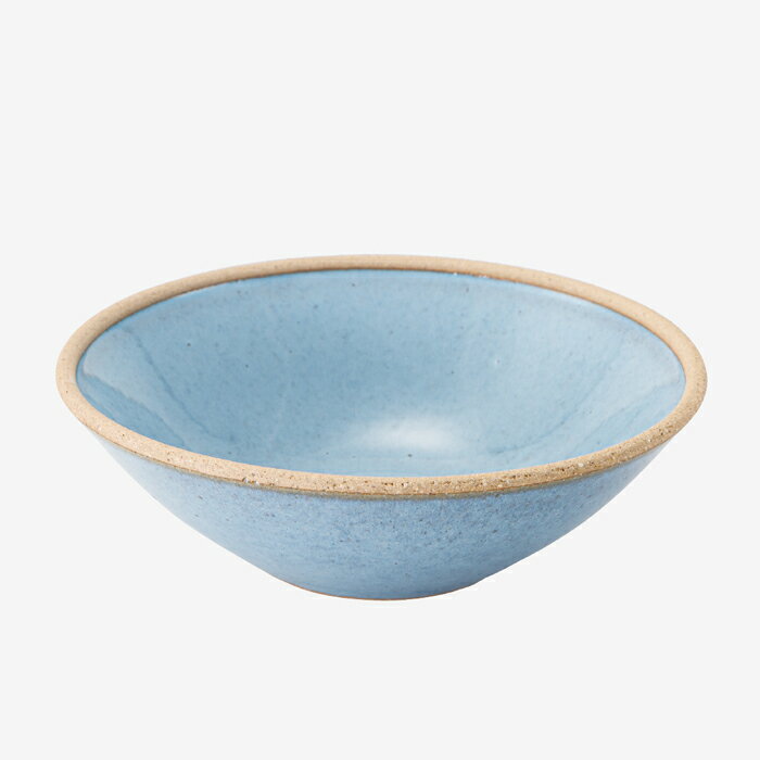 1個の仕様 商品サイズ／φ17×H5.5cm 商品容量／575ml 商品重量／340g 材質／陶器 産地／波佐見 荷姿／ダンボール箱 《注意》※デリケートな釉薬を使用しているため、色調・濃淡に個体差があります。 テラコッタ　 素朴な釉薬のコンビネーションが生む個性的な風合いや色彩 「テラコッタ」は、爽快な海や空や地球の色。