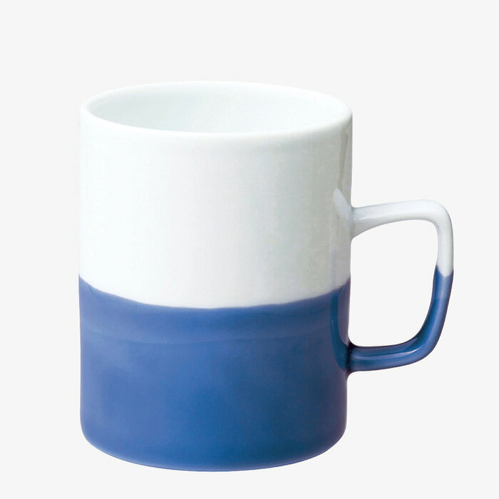 1個の仕様 商品サイズ／φ7×H8.5cm 商品容量／220ml 商品重量／160g 材質／磁器 産地／波佐見 荷姿／色ダンボール箱 “掛け分け”という伝統的な技法で、上下半分ずつ異なる釉薬を施したマグは、境目部分のニュアンスに手仕事ならではの味わいが感じられます。 また使い勝手もポイントで、軽くて持ちやすく、どっしりとした円柱のフォルムには安定感があります。 自分用にたっぷり注ぎたい方はMサイズ、お客様やお子様にはSサイズがお勧め。ギフト対応