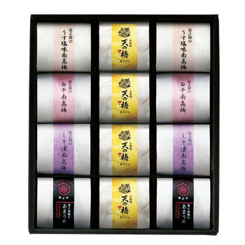 商品情報 名称「天の梅」紀州南高梅御進物5種詰合せ 内容量富之助のしそ漬南高梅（8g×2）・富之助の南高梅うす塩味（8g×2）・富之助の白干南高梅（8g×2）・富之助のあまうめ（8g×2）・千莉菴の天の梅（8g×4） 賞味期限出荷時に30日以上の商品をお届けいたします。 サイズ箱サイズ：箱210×182×50mm メーカー品番U-SENR-CB123 販売者※各商品に記載◇◆ラッピングについての詳細はこちら◆◇ 画像 「天の梅」紀州南高梅御進物5種詰合せ ギフト プレゼント 内祝い お返し 出産祝い 結婚祝い 誕生日 おしゃれ 送料無料 ＼ 大切な方への贈り物に ／ 創業100余年の歴史を持つ老舗が手がける梅干。 創業100余年の歴史を持つ老舗が手がける梅干。旬の完熟梅を丁寧に選別し、こまめに塩をなじませる伝統製法で仕上げています。受け継がれた技に加え、塩を使わない新製法の「天の梅」「あまうめ」も展開。梅本来の魅力を引き出した味わいをお届けします。 ◇複数の商品をご注文いただいた場合には、別口配送となる可能性がございます。 また複数注文の出荷完了メールは、各商品についてお送りしております。 ＜商品詳細＞ 富之助のしそ漬南高梅（8g×2）・富之助の南高梅うす塩味（8g×2）・富之助の白干南高梅（8g×2）・富之助のあまうめ（8g×2）・千莉菴の天の梅（8g×4） 【賞味期限】出荷時に30日以上の商品をお届けいたします。 【箱サイズ・重量】箱サイズ：箱210×182×50mm ★贈り物用途★ お中元 お歳暮 母の日 父の日 敬老の日 お供え 法事 内祝い お返し ★こんな方へ★ 両親 祖父母 上司 高齢者 一人暮らしの方