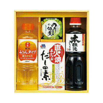 商品情報 名称佃煮&調味料セット TGT-20 内容量サンビシ本醸造しょうゆ500ml・日の出割烹みりんタイプ400ml・島乃香のり佃煮80g・マルトモ直火焼本かつおだしの素（4g×10袋入） 賞味期限出荷時に30日以上の商品をお届けいたします。 サイズ箱サイズ：箱255×230×75mm アレルギー乳成分・小麦 メーカー品番TGT-20 販売者※各商品に記載◇◆ラッピングについての詳細はこちら◆◇ 画像 佃煮&調味料セット TGT-20 ギフト プレゼント 内祝い お返し 出産祝い 結婚祝い 誕生日 おしゃれ 送料無料 ＼ 大切な方への贈り物に ／ しょうゆやみりん、のり佃煮、かつおだしを詰め合わせた、毎日の料理に役立つ和の基本セット。 しょうゆやみりん、のり佃煮、かつおだしを詰め合わせた、毎日の料理に役立つ和の基本セット。実用性と品質を兼ね備えた贈り物として、どなたにも喜ばれる一品です。 ◇複数の商品をご注文いただいた場合には、別口配送となる可能性がございます。 また複数注文の出荷完了メールは、各商品についてお送りしております。 ＜商品詳細＞ サンビシ本醸造しょうゆ500ml・日の出割烹みりんタイプ400ml・島乃香のり佃煮80g・マルトモ直火焼本かつおだしの素（4g×10袋入） 【賞味期限】出荷時に30日以上の商品をお届けいたします。 【箱サイズ・重量】箱サイズ：箱255×230×75mm 【アレルギー品目】乳成分・小麦 ★贈り物用途★ お中元 お歳暮 母の日 父の日 敬老の日 お供え 法事 内祝い お返し ★こんな方へ★ 両親 祖父母 上司 高齢者 一人暮らしの方