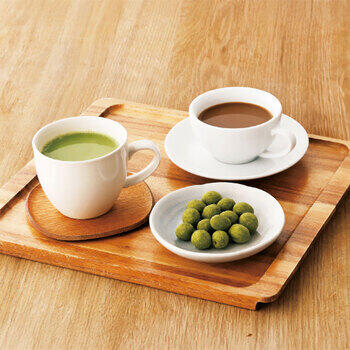 商品情報 名称東京カフェ・抹茶ミルクピーナッツセット TCM-MGW 内容量Tokyo Cafe（抹茶ミルクピーナッツ60g×2・マイルドブレンドコーヒー8g×6・抹茶オーレ9g×4・ドリップコーヒー8g×4） 賞味期限出荷時に30日以上の商品をお届けいたします。 サイズ箱サイズ：箱250×285×50mm アレルギー乳成分・落花生 メーカー品番TCM-MGW 販売者※各商品に記載◇◆ラッピングについての詳細はこちら◆◇ 画像 東京カフェ・抹茶ミルクピーナッツセット TCM-MGW ギフト プレゼント 内祝い お返し 出産祝い 結婚祝い 誕生日 おしゃれ 送料無料 ＼ 大切な方への贈り物に ／ 手軽に簡単にすぐ飲めるをコンセプトにしたバラエティ豊かなお菓子とドリンクのセットです。 手軽に簡単にすぐ飲めるをコンセプトにしたバラエティ豊かなお菓子とドリンクのセットです。 ◇複数の商品をご注文いただいた場合には、別口配送となる可能性がございます。 また複数注文の出荷完了メールは、各商品についてお送りしております。 ＜商品詳細＞ Tokyo Cafe（抹茶ミルクピーナッツ60g×2・マイルドブレンドコーヒー8g×6・抹茶オーレ9g×4・ドリップコーヒー8g×4） 【賞味期限】出荷時に30日以上の商品をお届けいたします。 【箱サイズ・重量】箱サイズ：箱250×285×50mm 【アレルギー品目】乳成分・落花生 ★贈り物用途★ お中元 お歳暮 母の日 父の日 敬老の日 お供え 法事 内祝い お返し ★こんな方へ★ 両親 祖父母 上司 高齢者 一人暮らしの方