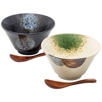 商品情報 名称窯変インスタン丼ペア 内容量直径17cm高さ9.5cm容量約900mlラーメン丼2客・磁器・全長15cmレンゲ2本・天然木 サイズ箱サイズ：18×14×18.5cm 重量1150g メーカー品番2395 販売者※各商品に記載◇◆ラッピングについての詳細はこちら◆◇ 画像 窯変インスタン丼ペア ギフト プレゼント 内祝い お返し 出産祝い 結婚祝い 誕生日 おしゃれ 送料無料 ＼ 大切な方への贈り物に ／ ちょうどインスタントラーメンが入る要領で、インスタントラーメン専用丼です。形もスリムでおしゃれで、写真を撮ってインスタグラムに上げれば映えるかもしれません。 ちょうどインスタントラーメンが入る要領で、インスタントラーメン専用丼です。形もスリムでおしゃれで、写真を撮ってインスタグラムに上げれば映えるかもしれません。 ◇複数の商品をご注文いただいた場合には、別口配送となる可能性がございます。 また複数注文の出荷完了メールは、各商品についてお送りしております。 ＜商品詳細＞ 直径17cm高さ9.5cm容量約900mlラーメン丼2客・磁器・全長15cmレンゲ2本・天然木 【箱サイズ・重量】箱サイズ：18×14×18.5cm・1150g ★贈り物用途★ お中元 お歳暮 母の日 父の日 敬老の日 お供え 法事 内祝い お返し ★こんな方へ★ 両親 祖父母 上司 高齢者 一人暮らしの方
