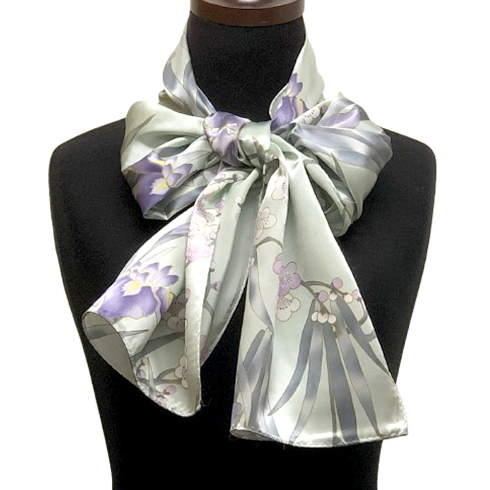 シルクストール ロングスカーフ 和柄 アヤメ 薄緑 シルク100％高級 シルクスカーフ 絹のスカーフ 日本製 スカーフ シルク 高品質 お洒落 シルクサテン 光沢 和風 花柄 絹製品 ストール 贈り物 母の日 敬老の日 プレゼント 日本 緑 日本のお土産 ホームステイのお土産