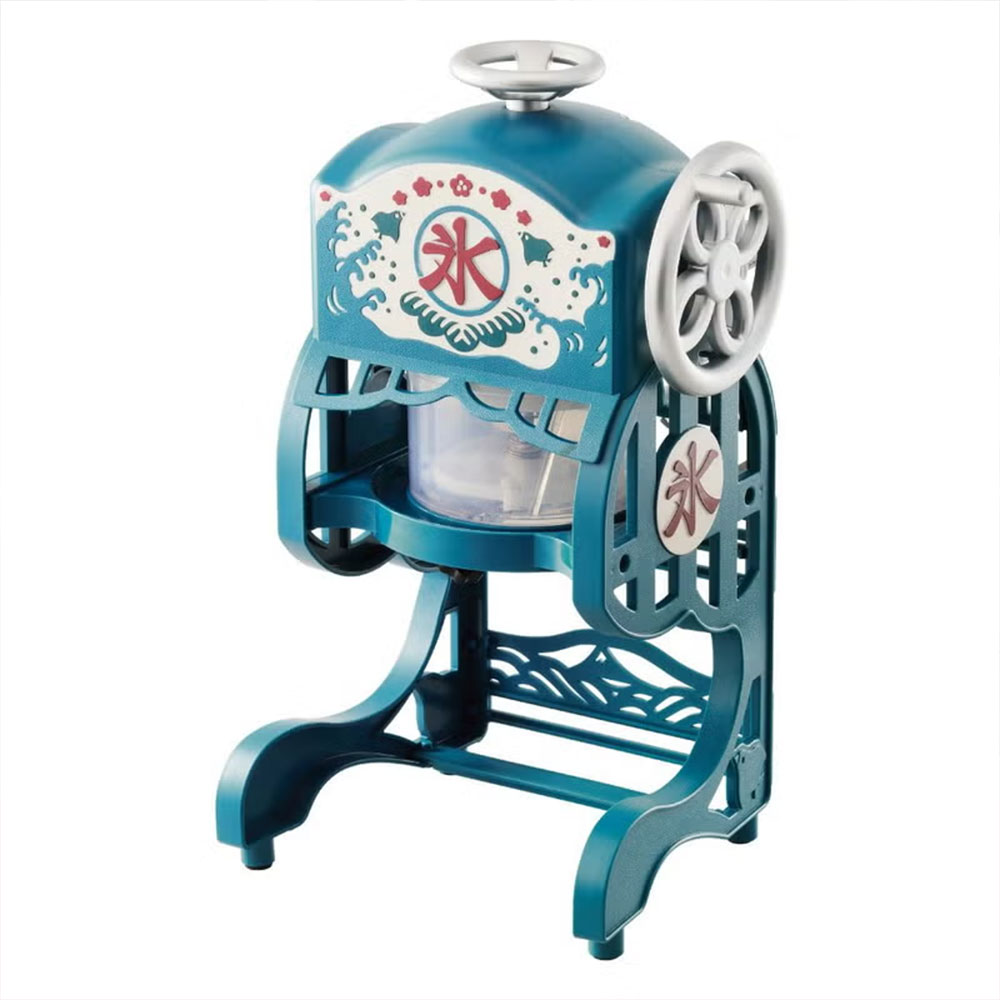 レトロなルックスの元祖ふわふわかき氷器。 簡単にふわふわなかき氷を削れる電動かき氷器です。 ■本体サイズ■ 約 W230×D190×H380mm ■重量■ 約 1.3kg ■素材■ ABS/POM/PP ■付属品■ 製氷カップMサイズ×2個、お手入れ用ブラシ ■機能■ 刃の高さ調整機能 ※専用の製氷カップで作った氷以外は使用できません ※バラ氷は使用できません