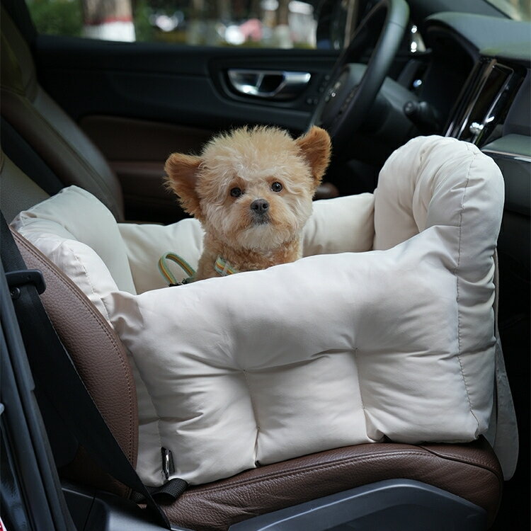 Rakuten - GIIPET ドライブベッド 犬 猫 ペット ドライブボックス 車用 ドライブシート オールシーズン お出かけ 飛び出し防止 安全 リード付き 多車種対応 クッション カー用品 車載 ベッド ふかふか